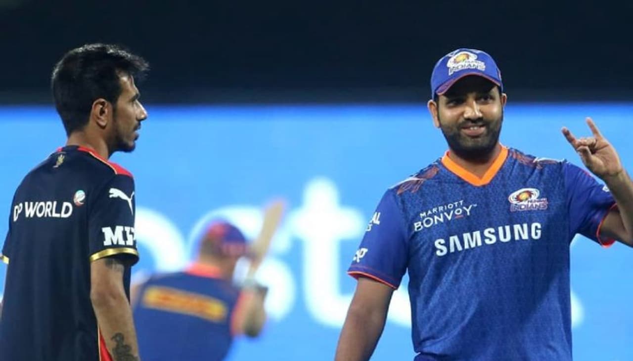 <p>టీమిండియాలో మహా తుంటరిగా పేరు దక్కించుకున్న యజ్వేంద్ర చాహాల్... ‘లవ్ ఆఫ్ మై లైఫ్... హ్యాపీ బర్త్ డే రోహితా... శ..ర... మా...’ అంటూ సాగతీస్తూ విష్ చేశాడు. రోహిత్ శర్మను తినేసేలా చూస్తున్న ఫోటోను కూడా ట్వీట్ చేశాడు యజ్వేంద్ర చాహాల్...</p> <p>టీమిండియాలో మహా తుంటరిగా పేరు దక్కించుకున్న యజ్వేంద్ర చాహాల్... ‘లవ్ ఆఫ్ మై లైఫ్... హ్యాపీ బర్త్ డే రోహితా... శ..ర... మా...’ అంటూ సాగతీస్తూ విష్ చేశాడు. రోహిత్ శర్మను తినేసేలా చూస్తున్న ఫోటోను కూడా ట్వీట్ చేశాడు యజ్వేంద్ర చాహాల్...</p>