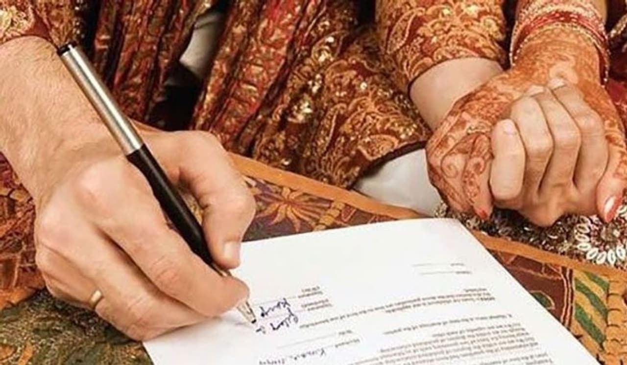 ಪ್ರೀತಿಸಿ ಮದುವೆಯಾಗುವ ಜೋಡಿಗಳಿಗೆ ಹೊಸ ನಿಯಮ ಪ್ರೀತಿಸಿ ಮದುವೆಯಾಗುವ ಜೋಡಿಗಳಿಗೆ ಹೊಸ ನಿಯಮ