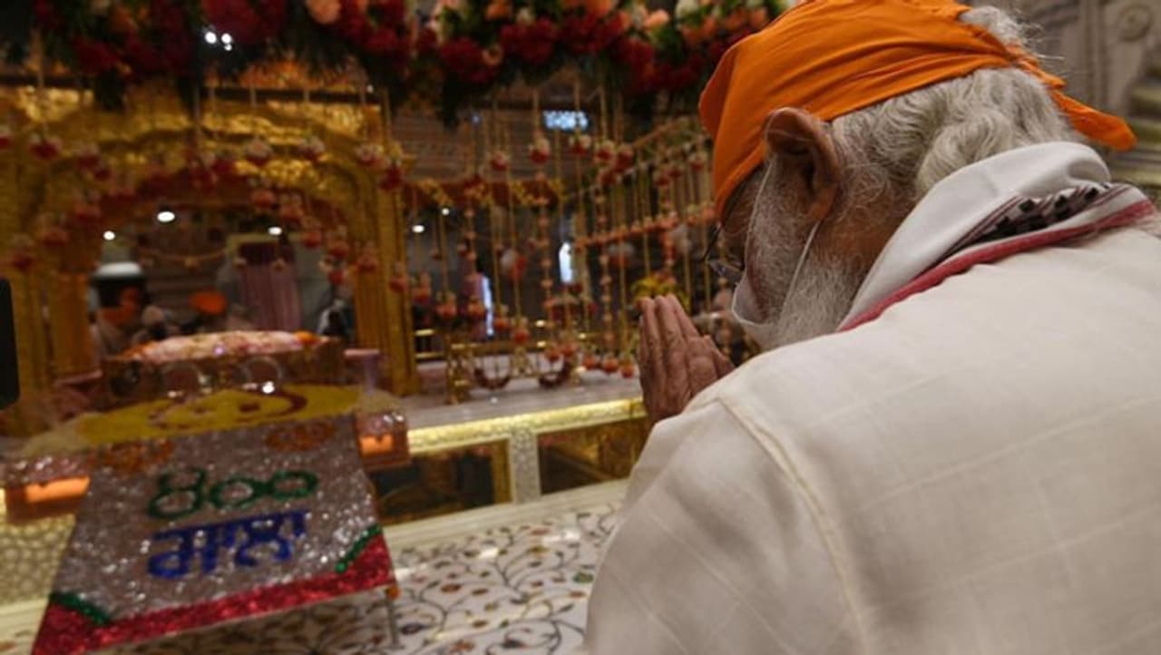 <p>ದೆಹಲಿಯ ಶಿಶ್ ಗಂಜ್ ಗುರುದ್ವಾರಕ್ಕೆ ಭೇಟಿ ನೀಡಿದ ಪಿಎಂ ಮೋದಿ</p> <p>ದೆಹಲಿಯ ಶಿಶ್ ಗಂಜ್ ಗುರುದ್ವಾರಕ್ಕೆ ಭೇಟಿ ನೀಡಿದ ಪಿಎಂ ಮೋದಿ</p>