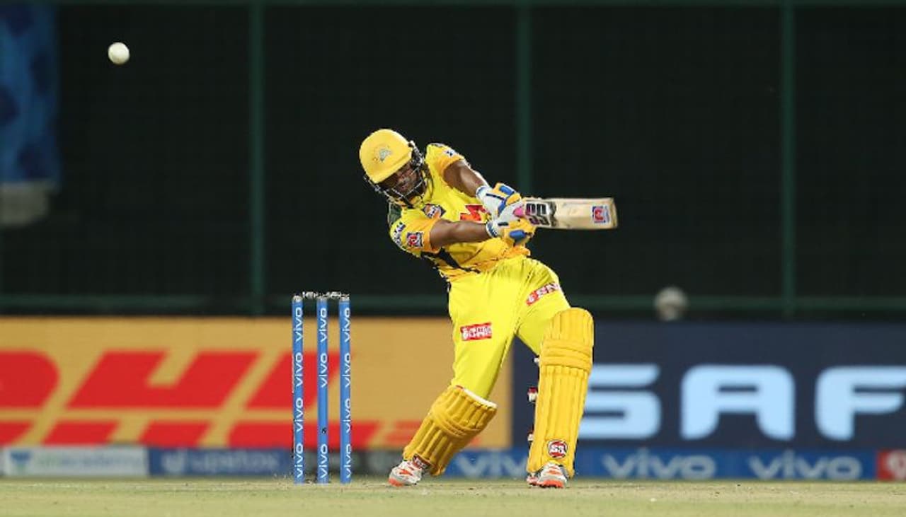 <p>27 బంతుల్లో 4 ఫోర్లు, 7 సిక్సర్లతో 72 పరుగులు చేసిన అంబటి రాయుడి సెన్సేషనల్ ఇన్నింగ్స్ కారణంగా వరల్డ్ క్లాస్ బెస్ట్ బౌలర్లుగా పేరొందిన బుమ్రా, ట్రెంట్ బౌల్ట్ భారీగా పరుగులు సమర్పించారు. బుమ్రా, కుల్కర్ణి, బౌల్ట్ కలిసి 148 పరుగులు ఇచ్చారు.</p> <p>27 బంతుల్లో 4 ఫోర్లు, 7 సిక్సర్లతో 72 పరుగులు చేసిన అంబటి రాయుడి సెన్సేషనల్ ఇన్నింగ్స్ కారణంగా వరల్డ్ క్లాస్ బెస్ట్ బౌలర్లుగా పేరొందిన బుమ్రా, ట్రెంట్ బౌల్ట్ భారీగా పరుగులు సమర్పించారు. బుమ్రా, కుల్కర్ణి, బౌల్ట్ కలిసి 148 పరుగులు ఇచ్చారు.</p>