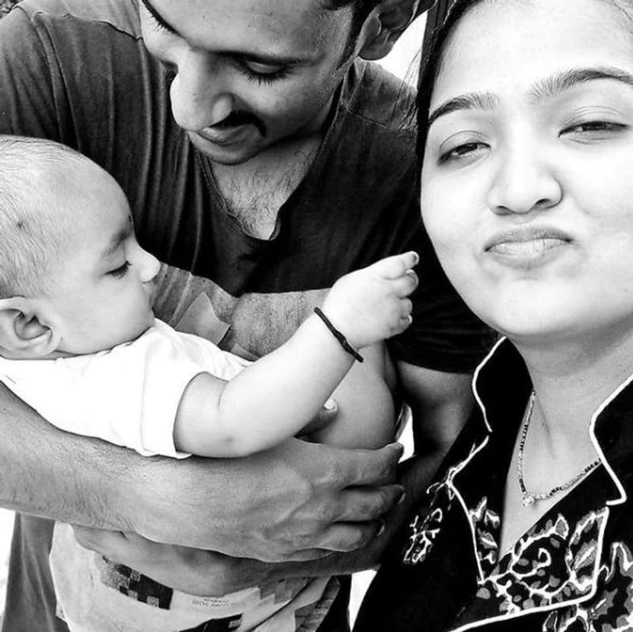 <p>ನವೆಂಬರ್ 2020ರಂದು ತಮ್ಮ ಕುಟುಂಬಕ್ಕೆ ಮುದ್ದು ಲಕ್ಷ್ಮಿಯನ್ನು ಕುಟುಂಬಕ್ಕೆ ಬರ ಮಾಡಿಕೊಂಡ ರಾಧಿಕಾ ಶ್ರವಂತ್.</p> <p>ನವೆಂಬರ್ 2020ರಂದು ತಮ್ಮ ಕುಟುಂಬಕ್ಕೆ ಮುದ್ದು ಲಕ್ಷ್ಮಿಯನ್ನು ಕುಟುಂಬಕ್ಕೆ ಬರ ಮಾಡಿಕೊಂಡ ರಾಧಿಕಾ ಶ್ರವಂತ್.</p>