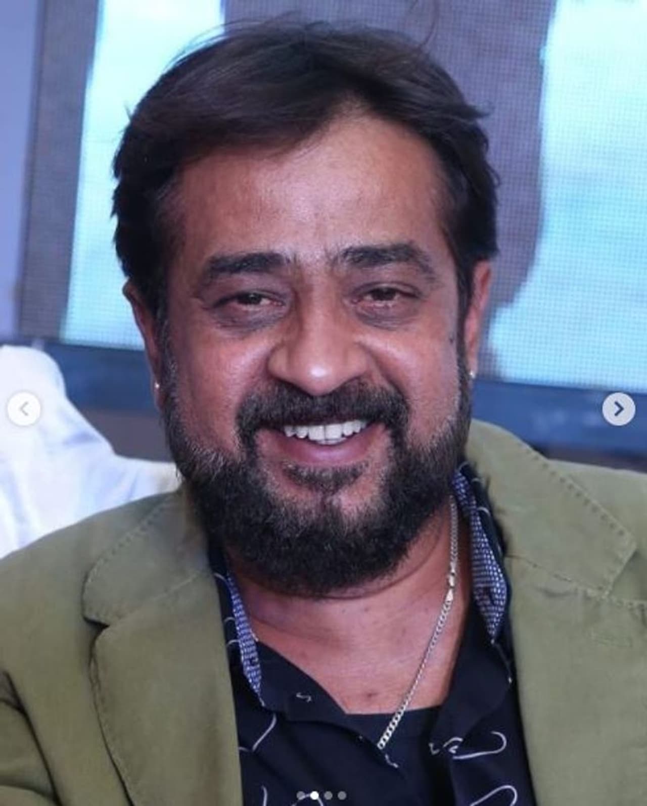 <p>ಹಲವು ವರ್ಷಗಳಿಂದ ಕನ್ನಡ ಚಿತ್ರರಂಗದಲ್ಲಿ ಮಿಂಚಿದ ನಟ ಮೋಹನ್ ಶಂಕರ್ ನಾಗಿಣಿ 2 ಧಾರಾವಾಹಿ ಮೂಲಕ ಕಿರುತೆರೆ ಪ್ರೇಕ್ಷರ ಮನ ಗೆದ್ದು ಮನೆ ಮಗನಾಗಿ ಹತ್ತಿರವಾದರು.</p> <p>ಹಲವು ವರ್ಷಗಳಿಂದ ಕನ್ನಡ ಚಿತ್ರರಂಗದಲ್ಲಿ ಮಿಂಚಿದ ನಟ ಮೋಹನ್ ಶಂಕರ್ ನಾಗಿಣಿ 2 ಧಾರಾವಾಹಿ ಮೂಲಕ ಕಿರುತೆರೆ ಪ್ರೇಕ್ಷರ ಮನ ಗೆದ್ದು ಮನೆ ಮಗನಾಗಿ ಹತ್ತಿರವಾದರು.</p>