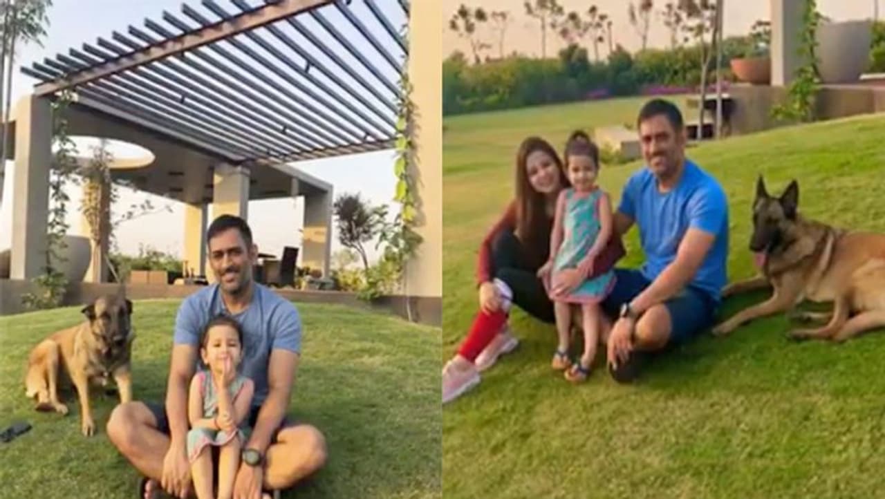 <p>టీమిండియా మాజీ కెప్టెన్, మిస్టర్ కూల్, కెప్టెన్ కూల్.. ఇలా ఏ పేరుతో పిలిచినా.. వెంటనే గుర్తుకు వచ్చే పేరు మహేంద్ర సింగ్ ధోనీ. నిన్నటి వరకు ఐపీఎల్ మ్యాచుల్లో ధోనీ అదరగొట్టాడు. పలువురు క్రికెటర్లకు కరోనా పాజిటివ్ రావడంతో... ఐపీఎల్ వాయిదా వేసిన సంగతి తెలిసిందే. ఈ నేపథ్యంలో.. ఆటగాళ్లంతా తమ ఇళ్లకు చేరిపోయారు. </p> <p>టీమిండియా మాజీ కెప్టెన్, మిస్టర్ కూల్, కెప్టెన్ కూల్.. ఇలా ఏ పేరుతో పిలిచినా.. వెంటనే గుర్తుకు వచ్చే పేరు మహేంద్ర సింగ్ ధోనీ. నిన్నటి వరకు ఐపీఎల్ మ్యాచుల్లో ధోనీ అదరగొట్టాడు. పలువురు క్రికెటర్లకు కరోనా పాజిటివ్ రావడంతో... ఐపీఎల్ వాయిదా వేసిన సంగతి తెలిసిందే. ఈ నేపథ్యంలో.. ఆటగాళ్లంతా తమ ఇళ్లకు చేరిపోయారు. </p>