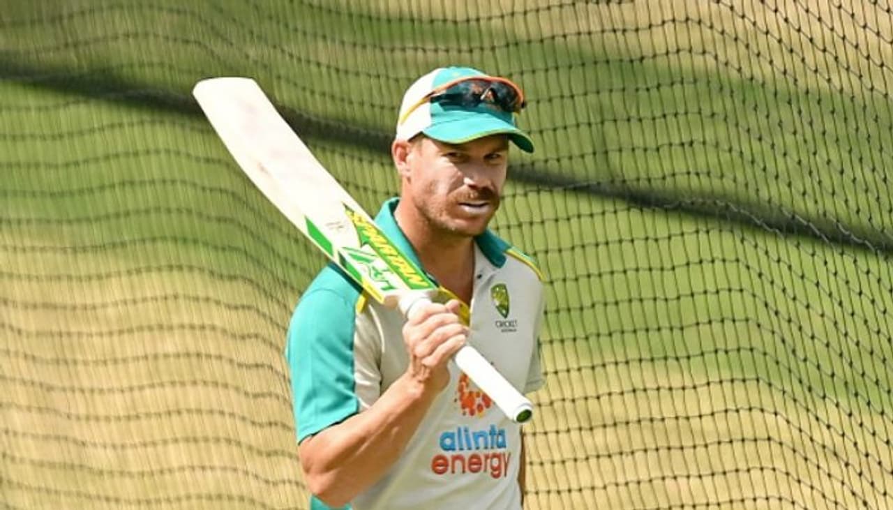 <p>ఐపీఎల్ 2021 కోసం భారత్‌కి వచ్చిన 14 మంది క్రికెటర్లతో పాటు కోచ్‌లు, కామెంటేటర్లు, ఇతర సిబ్బంది ప్రస్తుతం మాల్దీవుల్లో హాలీడేస్ ఎంజాయ్ చేస్తున్నారు...</p>