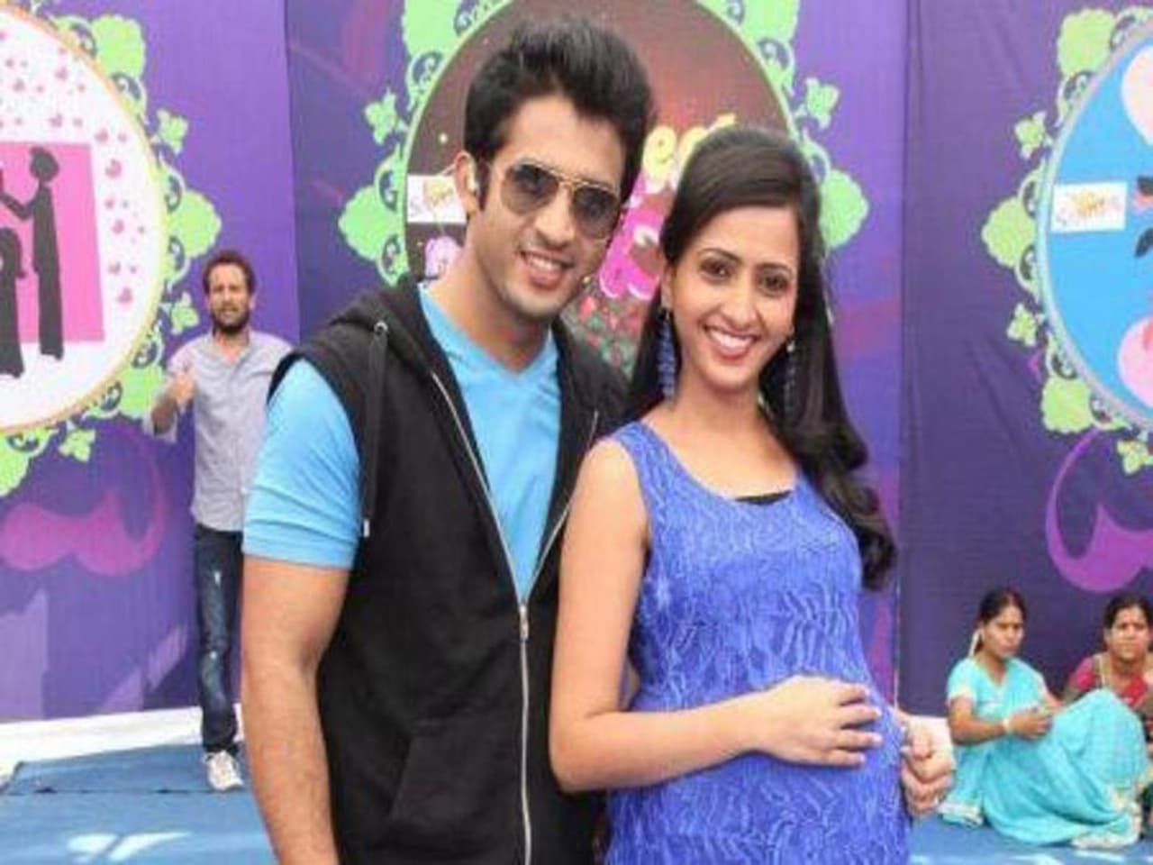 టీవీ యాంకరింగ్‌లో లాస్య, రవి జోడికి మంచి క్రేజ్‌ ఉంది. వీరికి సపరేట్‌ ఫ్యాన్‌ ఫాలోయింగ్‌ కూడా ఉంది. వీరిద్దరు ప్రోగ్రామ్స్ చేస్తే ఆ షోకి మంచి క్రేజ్‌ వస్తుందని, రేటింగ్‌ కూడా వస్తుందనేది టీవీ నిర్వహకుల భావన. అందుకే వీరిద్దరి కాంబినేషన్‌లోనే టీవీ షోస్‌, ఈవెంట్స్ ప్లాన్‌ చేస్తుంటారు.