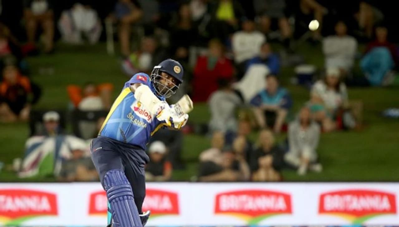 <p>శ్రీలంక స్టార్ ఆల్రౌండర్ తిసారా పెరేరా... అంతర్జాతీయ క్రికెట్ నుంచి తప్పుకుంటున్నట్టు ప్రకటించాడు. 166 వన్డేలు ఆడిన పెరేరా, 2338 పరుగులతో పాటు 175 వికెట్లు పడగొట్టాడు.</p> <p>శ్రీలంక స్టార్ ఆల్రౌండర్ తిసారా పెరేరా... అంతర్జాతీయ క్రికెట్ నుంచి తప్పుకుంటున్నట్టు ప్రకటించాడు. 166 వన్డేలు ఆడిన పెరేరా, 2338 పరుగులతో పాటు 175 వికెట్లు పడగొట్టాడు.</p>