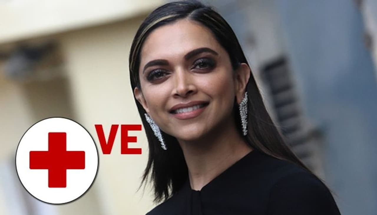 <p>A few hours ago, reports came that Deepika Padukone’s family, including her parents, Prakash and Ujjala Padukone and sister Anisha Padukone tested positive for COVID 19. And that her father is still recovering from the infection at a hospital in Bengaluru.</p> <p>A few hours ago, reports came that Deepika Padukone’s family, including her parents, Prakash and Ujjala Padukone and sister Anisha Padukone tested positive for COVID 19. And that her father is still recovering from the infection at a hospital in Bengaluru.</p>