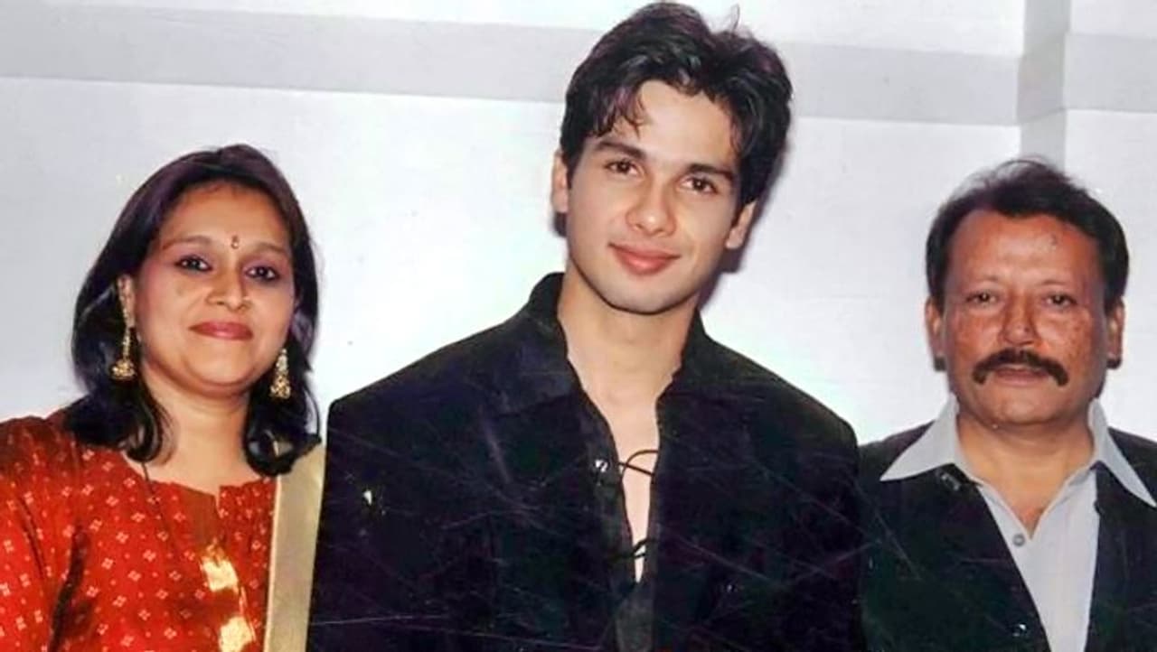 <p>ತಾಯಿ ಮತ್ತು ಮಗನ ಸಂಬಂಧಕ್ಕಿಂತ ನನ್ನ ಮತ್ತು ಶಾಹಿದ್ ನಡುವೆ ಪ್ರೀತಿ ಇದೆ. ನಾನು ಶಾಹಿದ್ ಅನ್ನು ಭೇಟಿಯಾದಾಗ, ಅವನಿಗೆ ಕೇವಲ 6 ವರ್ಷ. ನಾವು ಸ್ನೇಹಿತರಾಗಿ ಭೇಟಿಯಾದೆವು.</p> <p>ತಾಯಿ ಮತ್ತು ಮಗನ ಸಂಬಂಧಕ್ಕಿಂತ ನನ್ನ ಮತ್ತು ಶಾಹಿದ್ ನಡುವೆ ಪ್ರೀತಿ ಇದೆ. ನಾನು ಶಾಹಿದ್ ಅನ್ನು ಭೇಟಿಯಾದಾಗ, ಅವನಿಗೆ ಕೇವಲ 6 ವರ್ಷ. ನಾವು ಸ್ನೇಹಿತರಾಗಿ ಭೇಟಿಯಾದೆವು.</p>