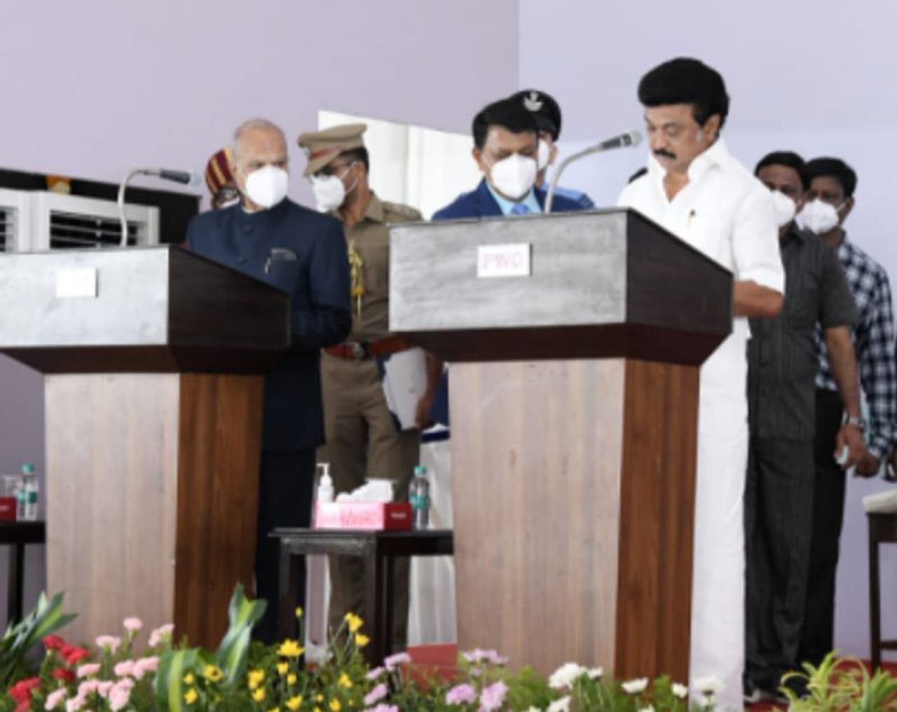 <p>சட்டசபை தேர்தலில் திமுக தலைமையிலான கூட்டணி அமோக வெற்றி பெற்றது, திமுக 125 தொகுதிகளில் வெற்றி பெற்று தனிப் பெரும்பான்மையுடன் ஆட்சியமைத்துள்ளது. </p> <p>சட்டசபை தேர்தலில் திமுக தலைமையிலான கூட்டணி அமோக வெற்றி பெற்றது, திமுக 125 தொகுதிகளில் வெற்றி பெற்று தனிப் பெரும்பான்மையுடன் ஆட்சியமைத்துள்ளது. </p>