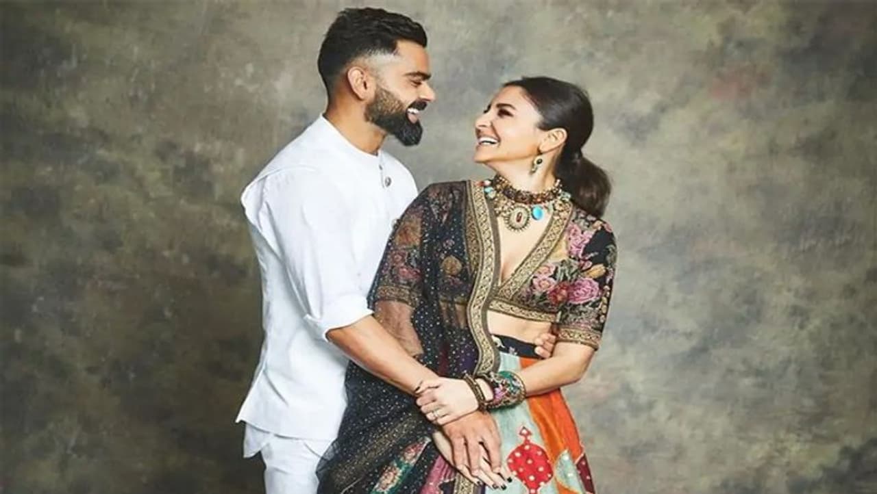 <p>ಭಾರತೀಯ ಕ್ರಿಕೆಟ್ ತಂಡದ ನಾಯಕ ವಿರಾಟ್ ಕೊಹ್ಲಿ ಫ್ಯಾನ್ಸ್ ಜೊತೆ ಮಾತನಾಡಿ ವೃತ್ತಿಪರ ಜೀವನಕ್ಕೆ ಸಂಬಂಧಿಸಿದ ಹಲವಾರು ಪ್ರಶ್ನೆಗಳಿಗೆ ಉತ್ತರಿಸಿದ್ದಾರೆ.</p>