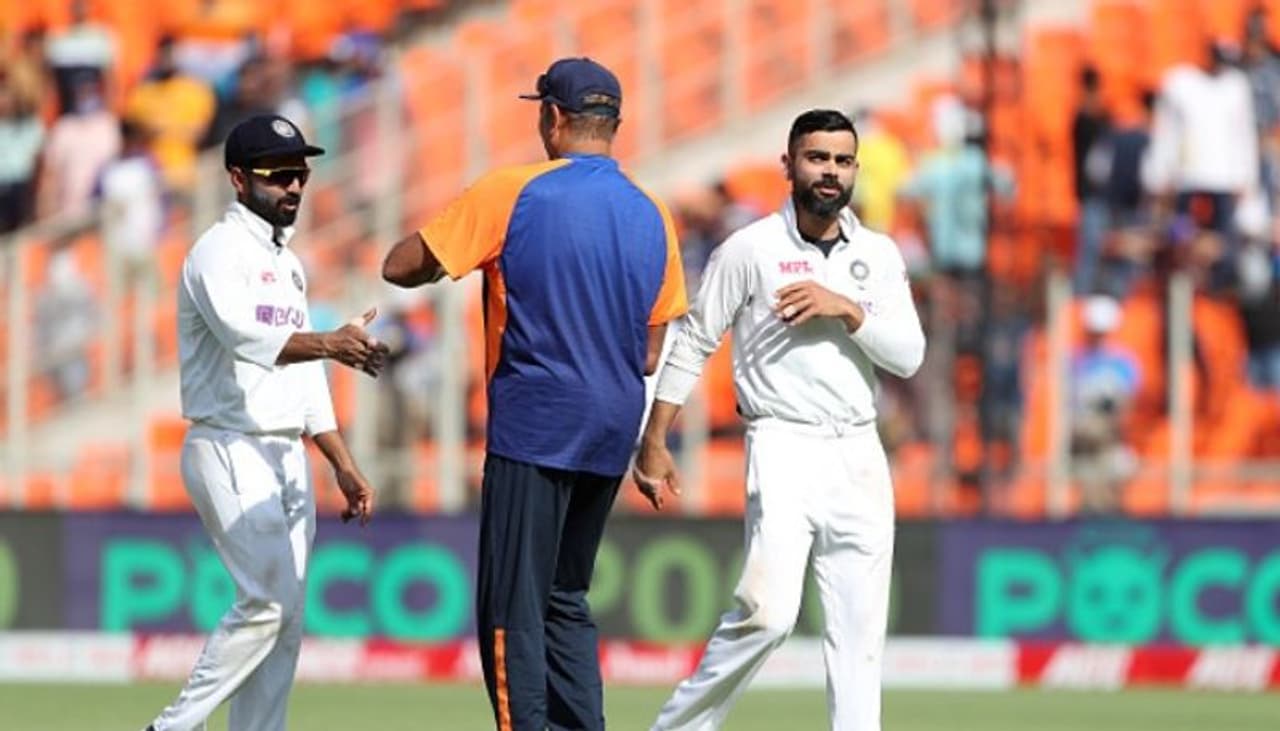 <p>భారత్ నుంచే వచ్చేవాళ్లు ఎవ్వరైనా ఇంగ్లాండ్లో 14 రోజుల పాటు కఠినమైన క్వారంటైన్లో ఉండాల్సి ఉంటుంది. వేరేవాళ్లను కలవడానికి కానీ, హోటల్ గది నుంచి బయటికి రావడానికి కానీ ఎలాంటి ఆస్కారం ఉండదు...</p> <p>భారత్ నుంచే వచ్చేవాళ్లు ఎవ్వరైనా ఇంగ్లాండ్లో 14 రోజుల పాటు కఠినమైన క్వారంటైన్లో ఉండాల్సి ఉంటుంది. వేరేవాళ్లను కలవడానికి కానీ, హోటల్ గది నుంచి బయటికి రావడానికి కానీ ఎలాంటి ఆస్కారం ఉండదు...</p>