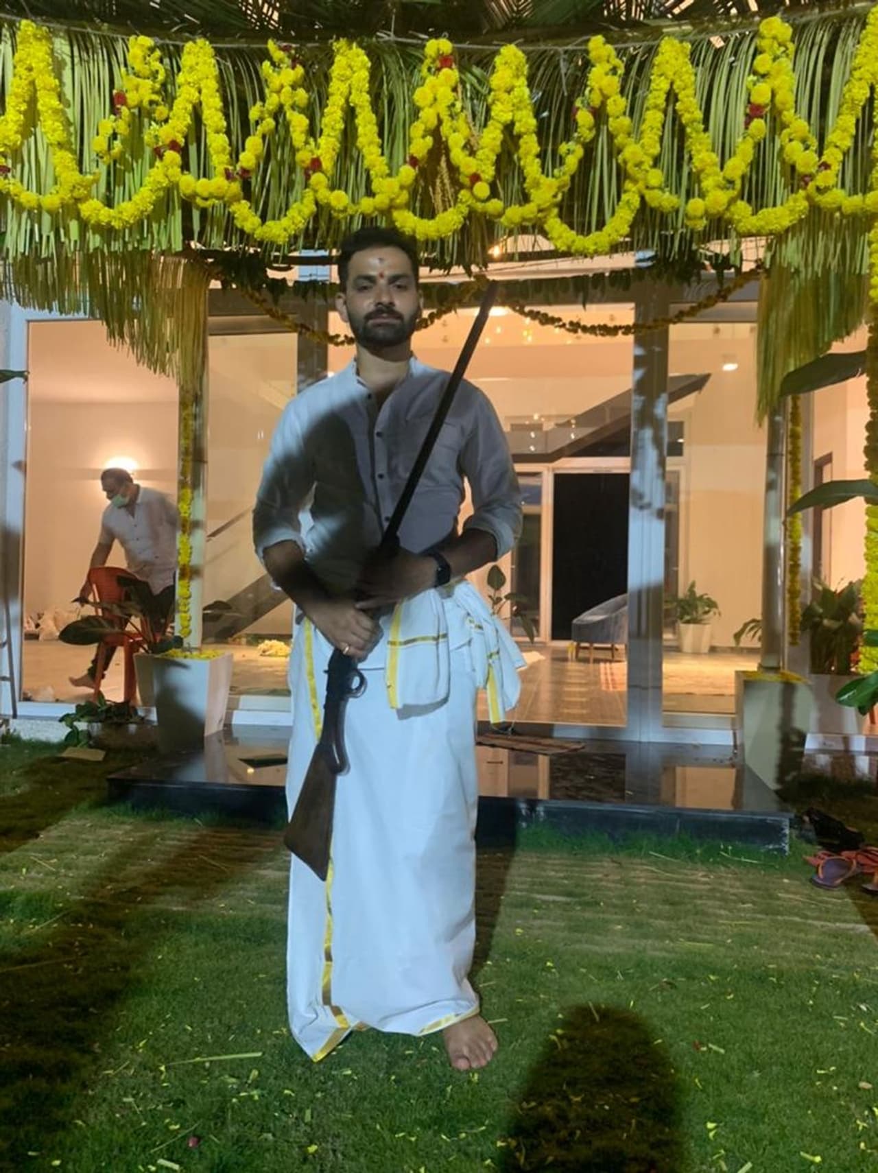 <p>'ಸೈಬರ್ ಯುಗದೋಳ್ ನವ ಯುಗ ಮಧುರ ಪ್ರೇಮ ಕಾವ್ಯಾಂ' ಸಿನಿಮಾ ಮೂಲಕ ಕನ್ನಡ ಚಿತ್ರರಂಗಕ್ಕೆ ಪಾದಾರ್ಪಣೆ ಮಾಡಿದ ನಟ ಗುರುನಂದನ್.</p>