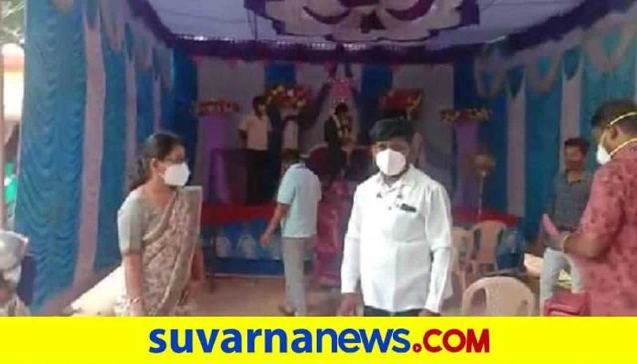 <p>ಬಾಗಲಕೋಟೆ ಜಿಲ್ಲೆಯ ಹುನಗುಂದ ತಾಲೂಕಿನ ಅಮೀನಗಡ, ಸೂಳೇಭಾವಿ, ನಾಗನೂರು ಗ್ರಾಮಗಳಿಗೆ ಭೇಟಿ ನೀಡಿ ಪರಿಶೀಲನೆ ನಡೆಸಿದ ಹುನಗುಂದ ತಹಶೀಲ್ದಾರ ಶ್ವೇತಾ ಬಿಡಿಕರ&nbsp;</p>