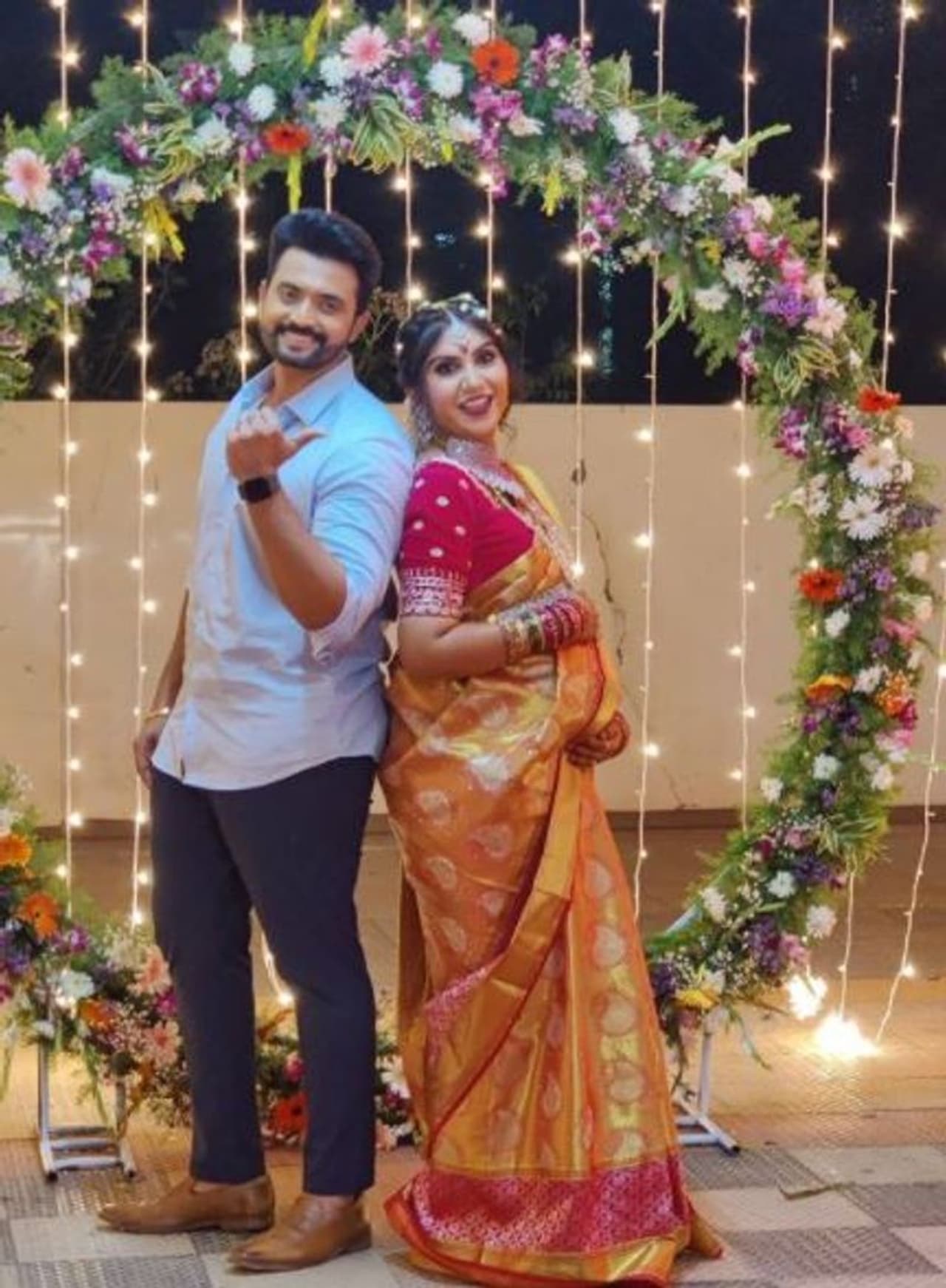 <p>கீர்த்தி சீரியல் நடிகர் ஜெய்தனுஷ் என்பவரை காதலித்து திருமணம் செய்து கொண்டார்.</p> <p>கீர்த்தி சீரியல் நடிகர் ஜெய்தனுஷ் என்பவரை காதலித்து திருமணம் செய்து கொண்டார்.</p>