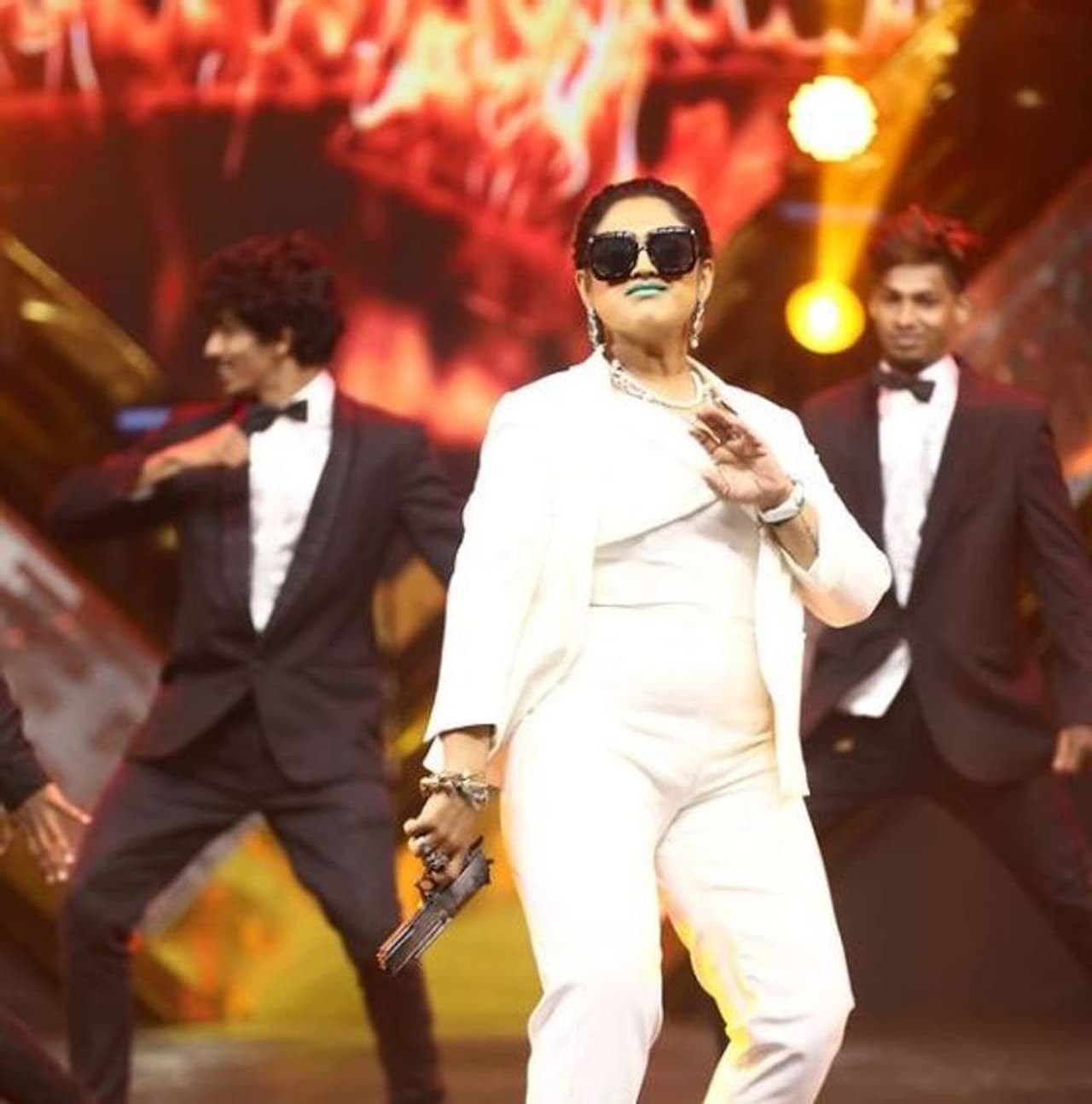 <p>பீட்டர் பால் குறித்த நீண்ட பிரச்சனைக்குப் பிறகு, தற்போது வனிதா வாழ்வில் மீண்டும் வசந்தம் வீச ஆரம்பித்துள்ளது.</p>