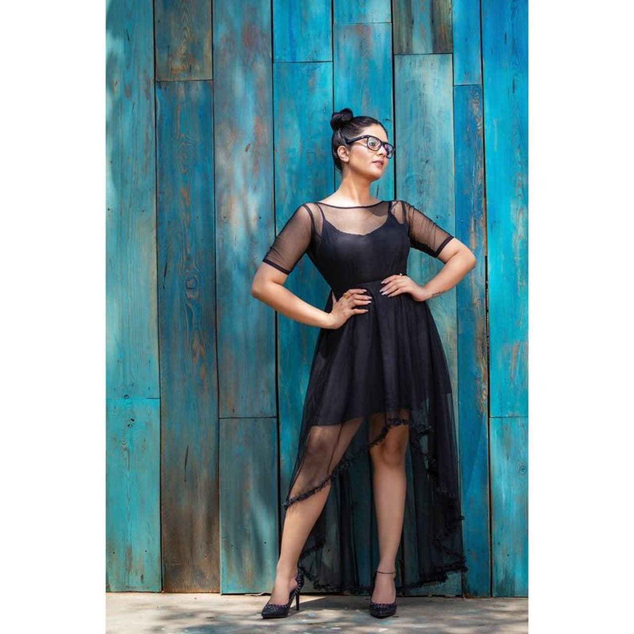 సెక్సీ భామ శ్రీముఖి బుల్లితెరపై కనిపించక చాలా రోజులవుతుంది. దీంతో ఆమెని చూడాలని తపిస్తున్న ఫ్యాన్స్ థ్రోబ్యాక్ ఫోటోలను వైరల్ చేస్తున్నారు. సెక్సీ భామ శ్రీముఖి బుల్లితెరపై కనిపించక చాలా రోజులవుతుంది. దీంతో ఆమెని చూడాలని తపిస్తున్న ఫ్యాన్స్ థ్రోబ్యాక్ ఫోటోలను వైరల్ చేస్తున్నారు.