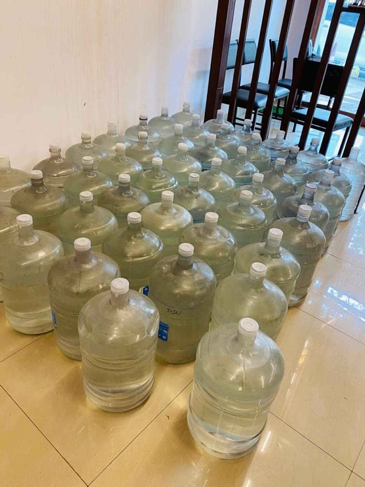 <p>ಸ್ಯಾಂಡಲ್‌ವುಡ್‌ ರೋರಿಂಗ್ ಸ್ಟಾರ್ ಶ್ರೀಮುರಳಿ ಫ್ರಂಟ್‌ ಲೈನ್‌ ವರ್ಕರ್ಸ್‌ ಸಹಾಯಕ್ಕೆ ಮುಂದಾಗಿದ್ದಾರೆ.</p>