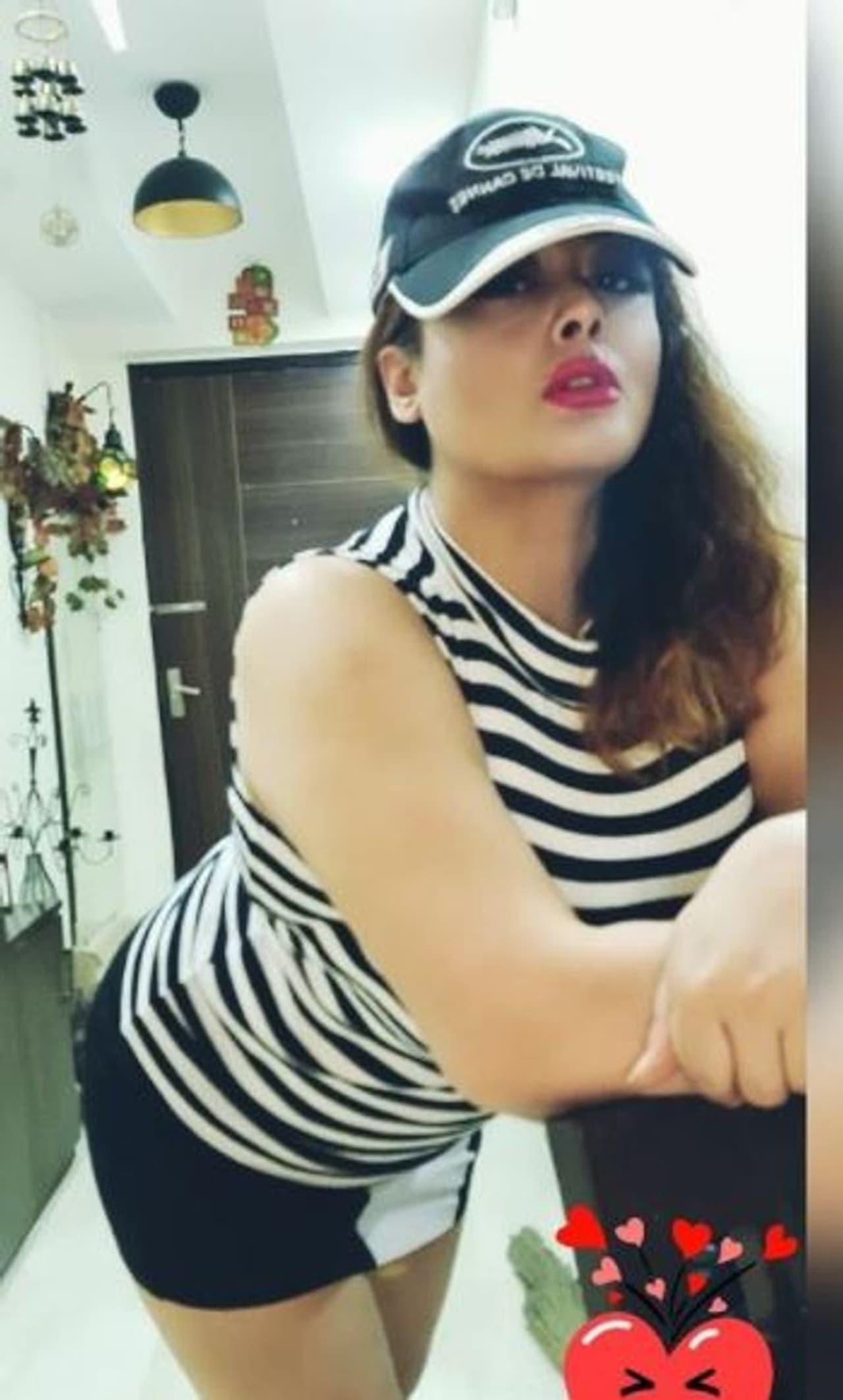 <p>நடிகர் விக்ரம் நடிப்பில் வெளியான “ஜெமினி” படம் மூலம் தமிழில் அறிமுகமானவர் நடிகை கிரண்.</p>