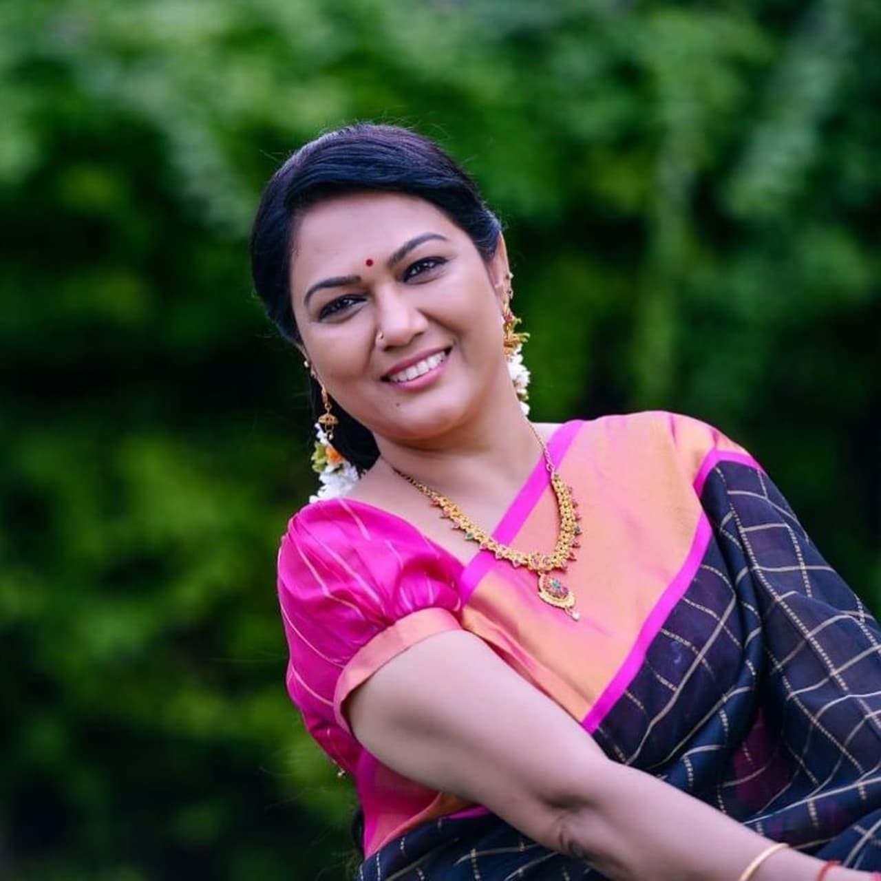 క్యారెక్టర్‌ ఆర్టిస్గుగా నటిస్తూ టాలీవుడ్‌లో రాణిస్తున్న హేమ తాజాగా ఓ ఇంటర్వ్యూలో ముచ్చటించింది. తన కెరీర్‌ గురించి అనేక విషయాలను పంచుకున్న ఆమె పూరీ జగన్నాథ్‌ లవ్‌ స్టోరీని, ఆయనకి సంబంధించిన అసలు విషయాలను బయటపెట్టింది హేమ.