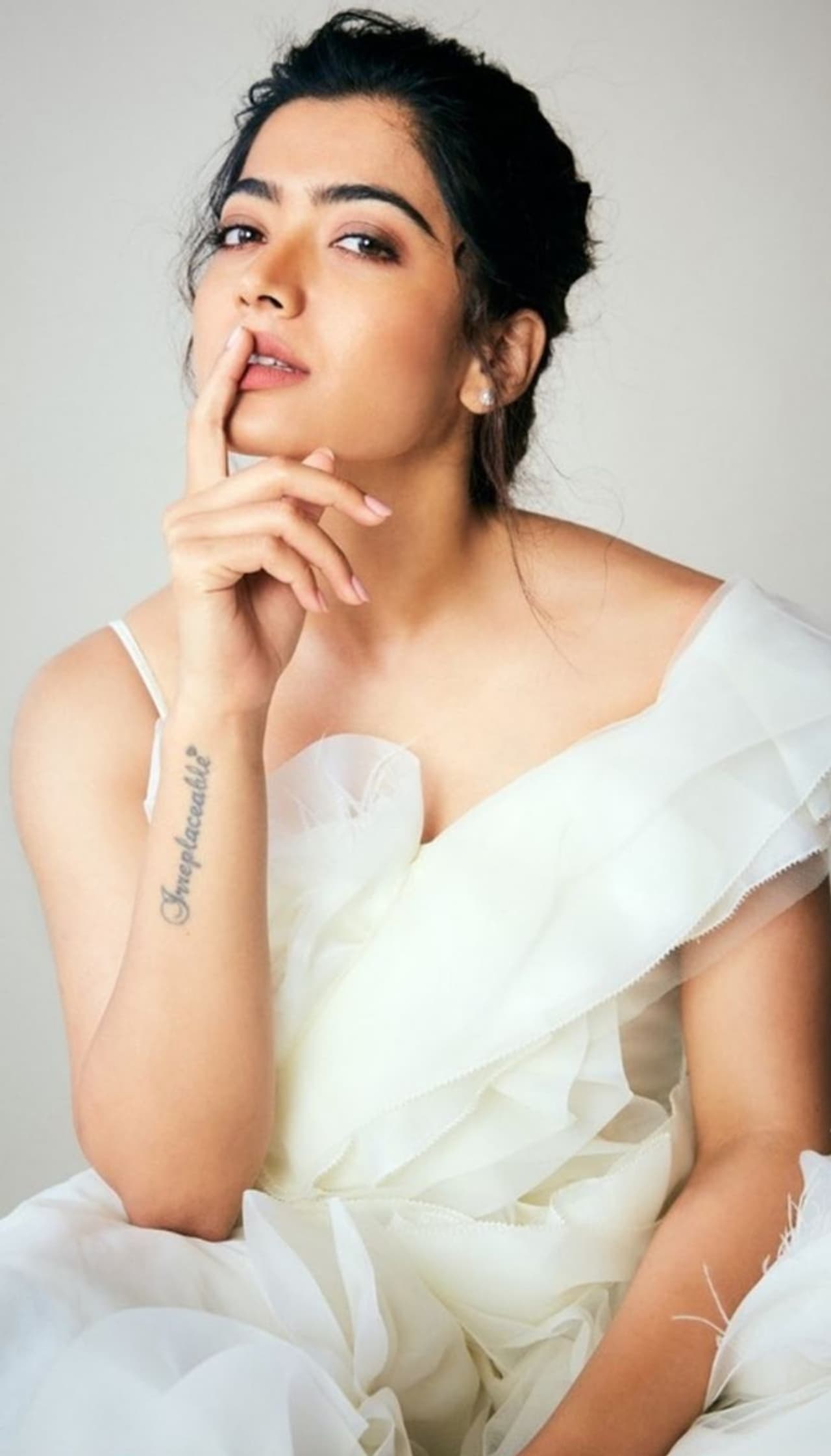 కరోనా ఏడాదిగా ముగిసిన 2020లో కూడా రెండు సూపర్ హిట్స్ ఇచ్చింది రష్మిక. సంక్రాంతి కానుకగా విడుదలైన మహేష్ మూవీ సరిలేరు నీకెవ్వరు భారీ బ్లాక్ బస్టర్ గా నిలిచింది. అలాగే నితిన్ కి జంటగా నటించిన భీష్మ సైతం హిట్ కొట్టింది. కరోనా ఏడాదిగా ముగిసిన 2020లో కూడా రెండు సూపర్ హిట్స్ ఇచ్చింది రష్మిక. సంక్రాంతి కానుకగా విడుదలైన మహేష్ మూవీ సరిలేరు నీకెవ్వరు భారీ బ్లాక్ బస్టర్ గా నిలిచింది. అలాగే నితిన్ కి జంటగా నటించిన భీష్మ సైతం హిట్ కొట్టింది.