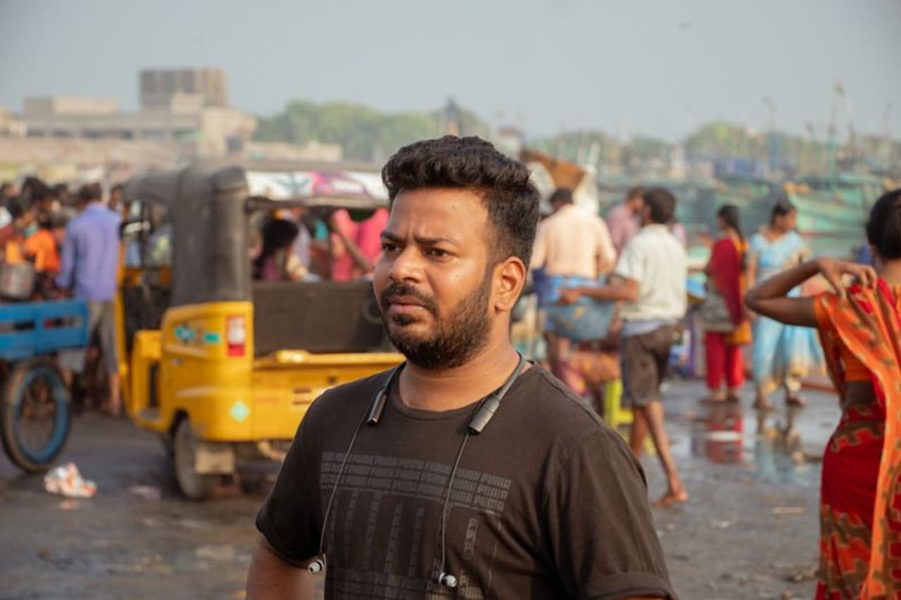 <p>“மை சன் இஸ் கே” என்ற படத்தின் மூலம் இயக்குனராக அறிமுகமானவர் இயக்குனர் லோகேஷ் குமார். முதல் படத்திலேயே பலரது கவனத்தை ஈர்த்த இவர் தனது இரண்டாவது படமாக “N4” திரைப்படத்தை இயக்கியுள்ளார்.&nbsp;</p>