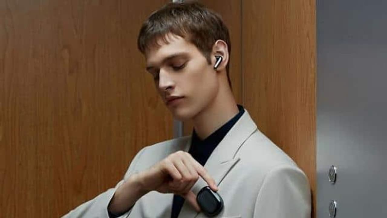 <p>&nbsp;ఇంకా డ్యూయల్ &nbsp;ట్రాన్స్పరెన్సీ మోడ్‌, ఫాస్ట్ ఛార్జింగ్ &nbsp;సపోర్ట్ కూడా ఇచ్చింది. ఈ షియోమి ఫ్లిప్‌బడ్స్ ప్రో వైర్‌లెస్ ఛార్జింగ్ కూడా సపోర్ట్ చేస్తుంది. వీటి ధర 799 చైనీస్ యువాన్ అంటే ఇండియాలో &nbsp;రూ.9,100. దీని సేల్ మే 21 నుండి చైనాలో ప్రారంభమవుతుంది. అయితే ఇండియాలో లభ్యత గురించి కంపెనీ ఎటువంటి సమాచారం ఇవ్వలేదు.<br />&nbsp;</p>