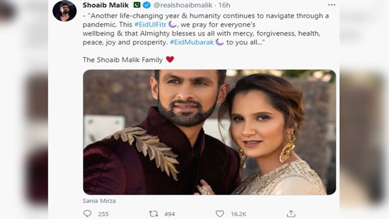 <p>క్రికెటర్ షోయబ్ మాలిక్ కూడా సానియాకి విషెస్ తెలుపుతూ పోస్టు చేశాడు.... ‘వుప్స్... మళ్లీ మిస్టేక్ జరిగిపోయింది. ఓ రోజు ఆలస్యంగా విష్ చేస్తున్నా... లవ్ యూ సానియా... చంద్రుని దాకా వెళ్లి తిరిగివచ్చేంత బేగం.. బే... గమ్’ అంటూ ట్వీట్ చేశాడు షోయబ్ మాలిక్...<br />&nbsp;</p>