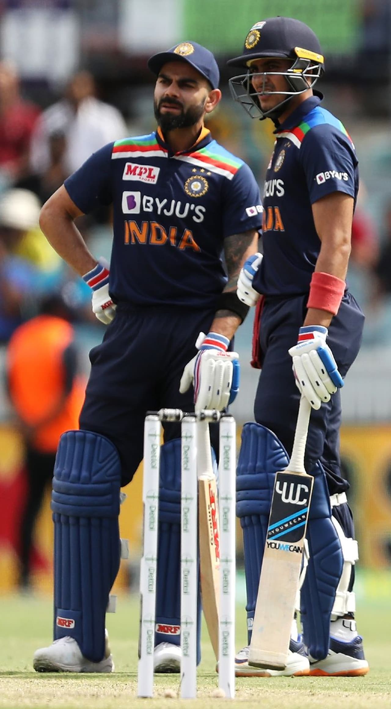 <p>హైదరాబాద్కి చెందిన భారత మాజీ మహిళా క్రికెటర్ స్రవంతి నాయుడు తల్లిదండ్రుల వైద్యానికి తనవంతు సాయంగా రూ.6.77 లక్షల రూపాయలను పంపించాడట టీమిండియా కెప్టెన్ విరాట్ కోహ్లీ...</p> <p>హైదరాబాద్కి చెందిన భారత మాజీ మహిళా క్రికెటర్ స్రవంతి నాయుడు తల్లిదండ్రుల వైద్యానికి తనవంతు సాయంగా రూ.6.77 లక్షల రూపాయలను పంపించాడట టీమిండియా కెప్టెన్ విరాట్ కోహ్లీ...</p>