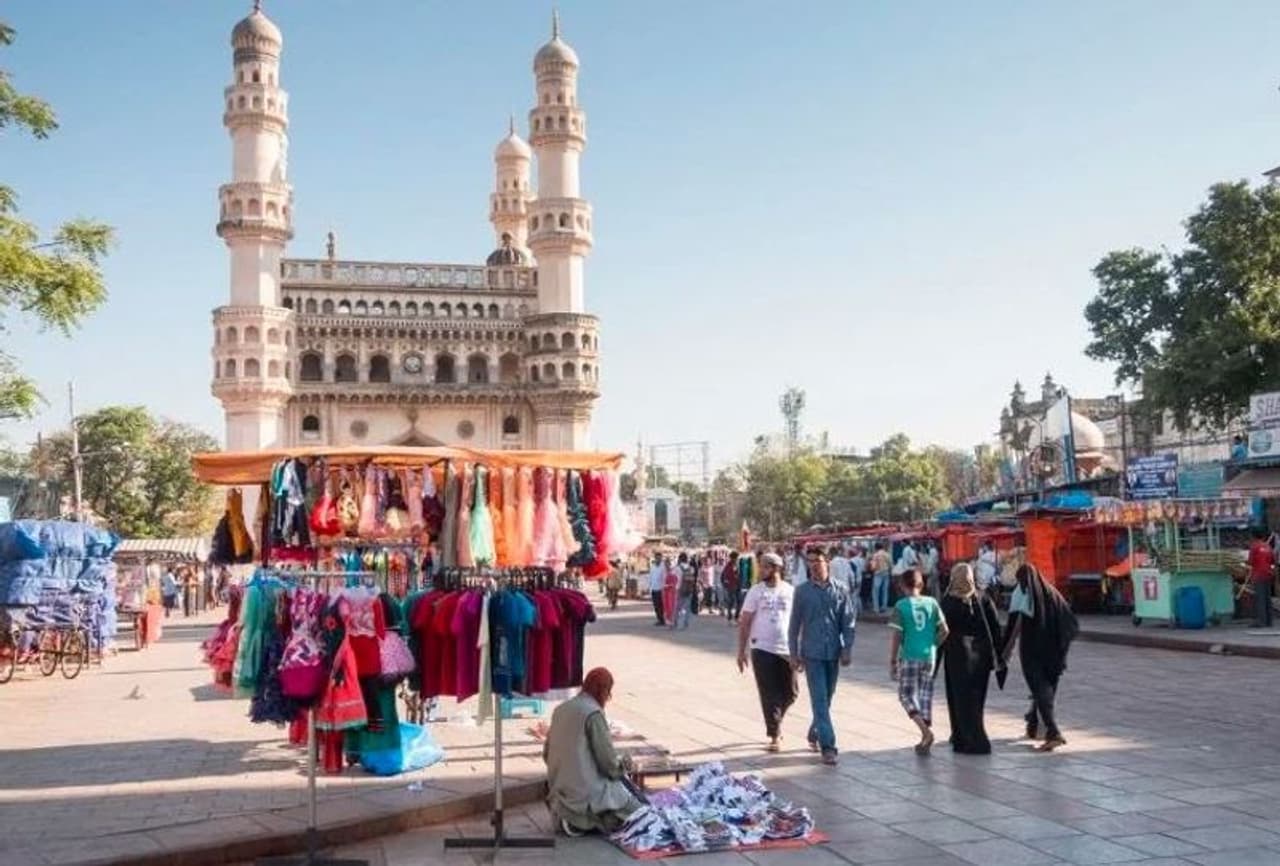 <p>ఇలాంటి పరిస్థితిలో మీరు లాక్ డౌన్ తరువాత షాపింగ్ కోసం హైదరాబాద్ సందర్శించాలనుకుంటే &nbsp;అక్కడ ఉన్న కొన్ని ఫేమస్ మార్కెట్ల గురించి తెలుసుకోండి...<br />&nbsp;</p>