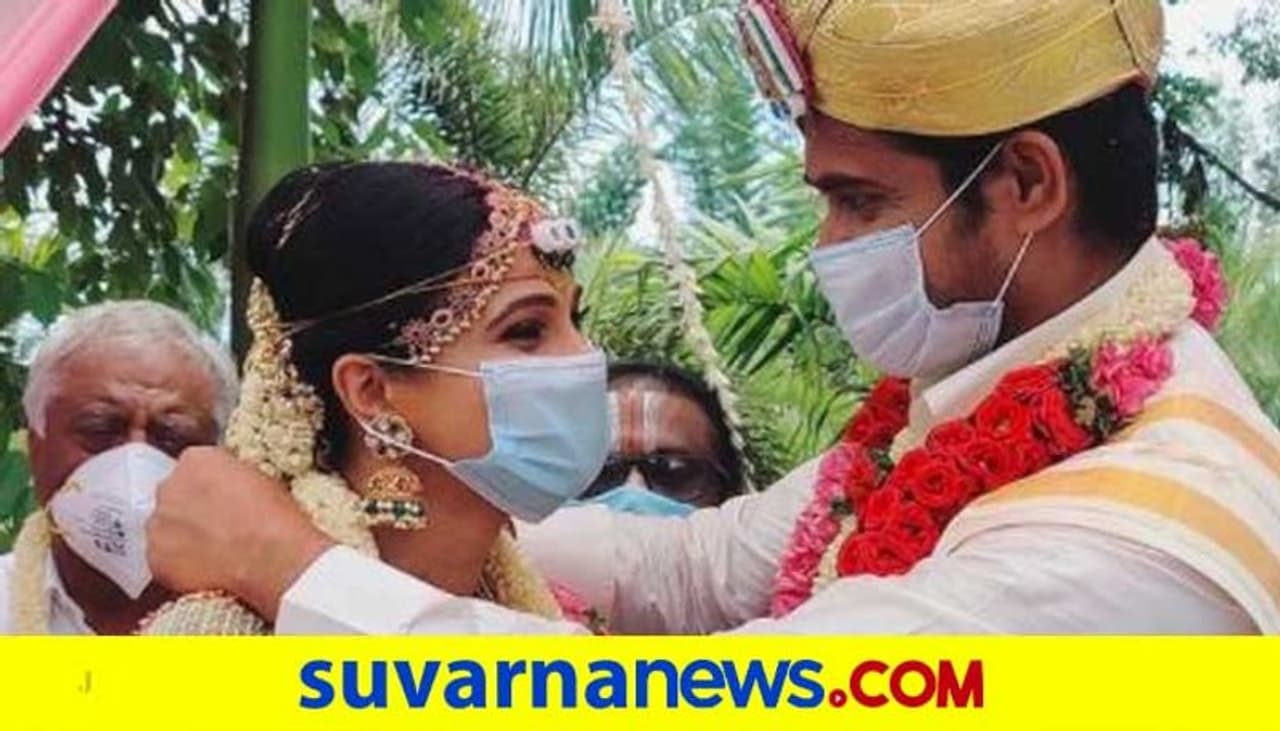 <p>ಕಿರುತೆರೆಯ ಯಶಸ್ವಿ ಧಾರಾವಾಹಿ 'ಲಕ್ಷ್ಮೀ ಬಾರಮ್ಮ'ದಲ್ಲಿ ಚಂದು ಮತ್ತು ಚಿನ್ನು ಪಾತ್ರಗಳಲ್ಲಿ ಚಂದನ್ ಕುಮಾರ್ ಮತ್ತು ಕವಿತಾ ಗೌಡ ಮನೆ ಮಾತಾಗಿದ್ದರು. </p> <p>ಕಿರುತೆರೆಯ ಯಶಸ್ವಿ ಧಾರಾವಾಹಿ 'ಲಕ್ಷ್ಮೀ ಬಾರಮ್ಮ'ದಲ್ಲಿ ಚಂದು ಮತ್ತು ಚಿನ್ನು ಪಾತ್ರಗಳಲ್ಲಿ ಚಂದನ್ ಕುಮಾರ್ ಮತ್ತು ಕವಿತಾ ಗೌಡ ಮನೆ ಮಾತಾಗಿದ್ದರು. </p>