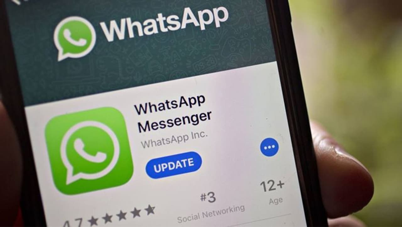 <p>ఇంటర్నెట్ ఆధారిత యాప్‌లన్నీ మాలాగే పాలసీని కలిగి ఉన్నాయని వాట్సాప్ ప్రైవసీ పాలసీ గురించి &nbsp;ఢీల్లీ హైకోర్టులో దాఖలు చేసిన పిటిషన్‌లో వాట్సాప్ ఇటీవల తెలిపింది. బిగ్ బాస్కెట్, కూ, ఓలా, &nbsp;ట్రూ కాలర్, జోమాటో, ఆరోగ్య సేతు యాప్స్ కూడా వినియోగదారుల డేటాను తీసుకుంటాయి. మీరు అంటే మే 15 వరకు గోప్యతా విధానాన్ని అంగీకరించకపోతే మీ వాట్సాప్ ఖాతాలో &nbsp;ఎలాంటి మార్పులు జరుగుతాయో &nbsp;తెలుసుకోండి..<br />&nbsp;</p>