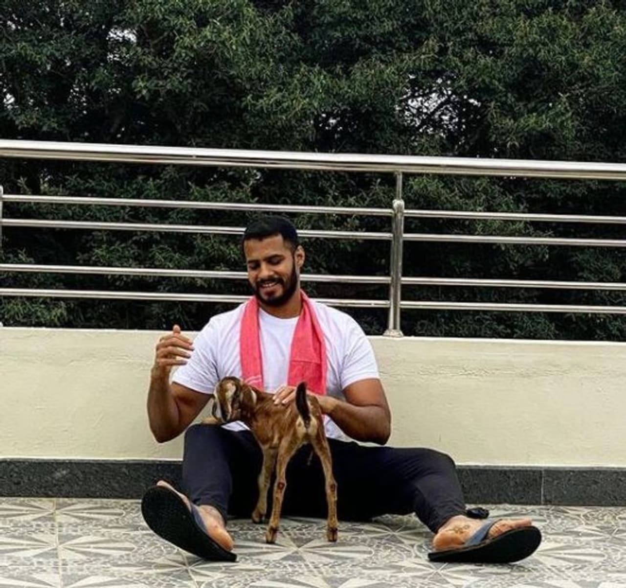 <p>ಕೊರೋನಾ ಸೋಂಕಿನಿಂದ ಚೇತರಿಸಿಕೊಂಡ ನಟ ನಿಖಿಲ್ ಕುಮಾರಸ್ವಾಮಿ ಕುಟುಂಬಸ್ಥರ ಜೊತೆ ಬಿಡದಿ ತೋಟದ ಮನೆಯಲ್ಲಿದ್ದಾರೆ.</p> <p>ಕೊರೋನಾ ಸೋಂಕಿನಿಂದ ಚೇತರಿಸಿಕೊಂಡ ನಟ ನಿಖಿಲ್ ಕುಮಾರಸ್ವಾಮಿ ಕುಟುಂಬಸ್ಥರ ಜೊತೆ ಬಿಡದಿ ತೋಟದ ಮನೆಯಲ್ಲಿದ್ದಾರೆ.</p>