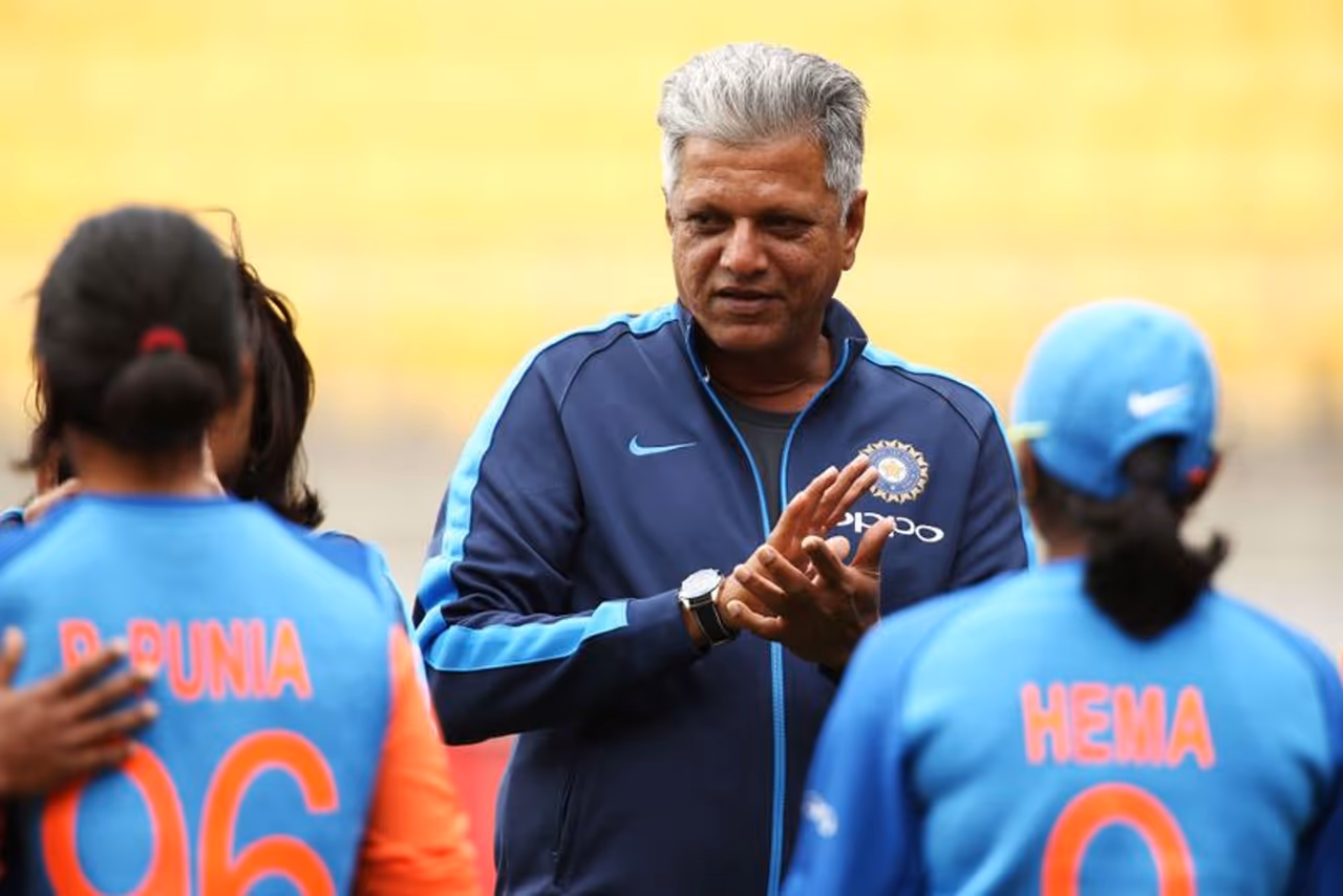 <p>ఇంగ్లాండ్ టూర్కి వెళ్లే పురుషుల జట్టు కోసం ప్రత్యేకంగా ఛార్టెడ్ ఫ్లైట్ ఏర్పాటు చేసిన బీసీసీఐ, అదే ఫ్లైట్లో మహిళల జట్టును కూడా పంపించనుంది. భారత క్రికెట్ చరిత్రలోనే మహిళా జట్టు, పురుషుల జట్టుతో కలిసి ప్రయాణించడం ఇదే తొలిసారి...</p> <p>ఇంగ్లాండ్ టూర్కి వెళ్లే పురుషుల జట్టు కోసం ప్రత్యేకంగా ఛార్టెడ్ ఫ్లైట్ ఏర్పాటు చేసిన బీసీసీఐ, అదే ఫ్లైట్లో మహిళల జట్టును కూడా పంపించనుంది. భారత క్రికెట్ చరిత్రలోనే మహిళా జట్టు, పురుషుల జట్టుతో కలిసి ప్రయాణించడం ఇదే తొలిసారి...</p>