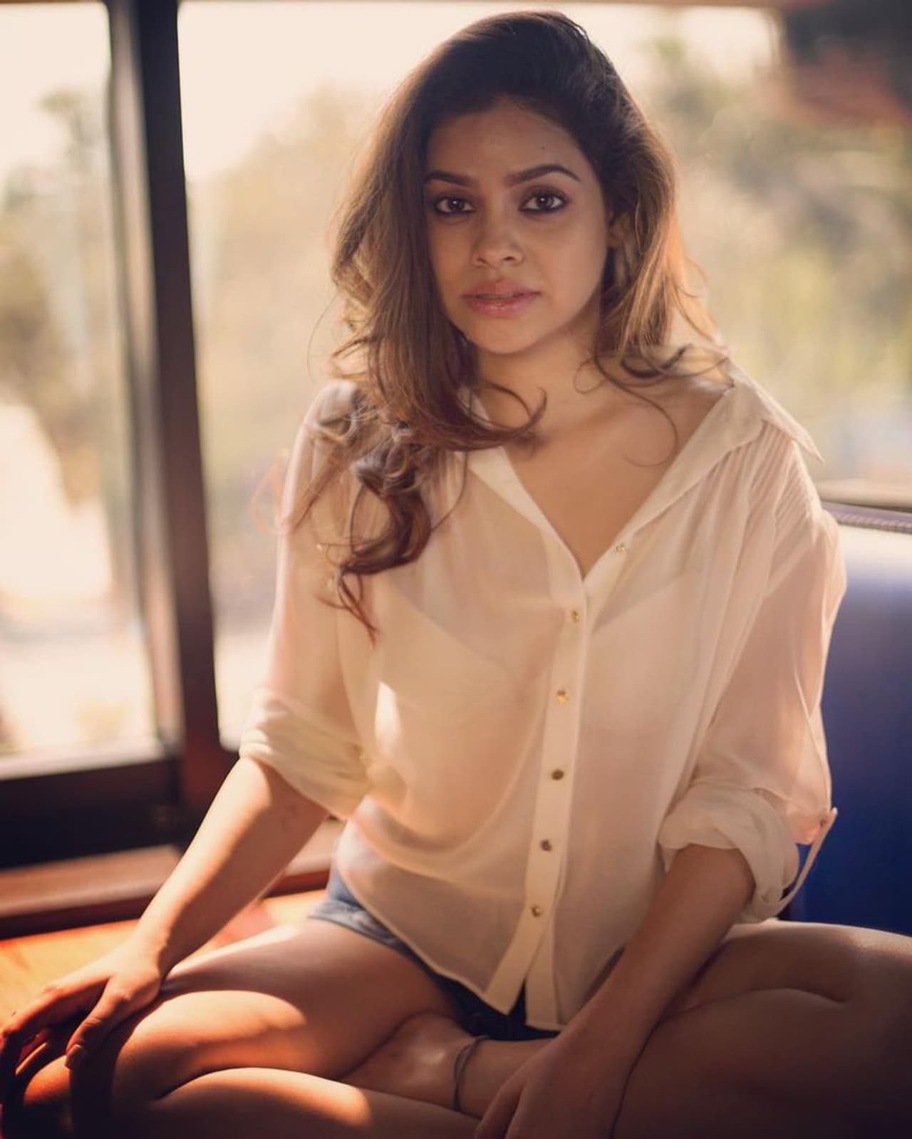 తాజాగా బాలీవుడ్ నటి సుమోనా చక్రవర్తి తాను ఎదుర్కొంటున్న దీన పరిస్థితిని సోషల్ మీడియా వేదికగా ఫ్యాన్స్ కి తెలియజేశారు. చాలా కాలంగా ఆఫర్స్ లేవని, దీనితో ఆర్థికంగా ఇబ్బందులు ఎదుర్కొంటున్నానని అన్నారు.