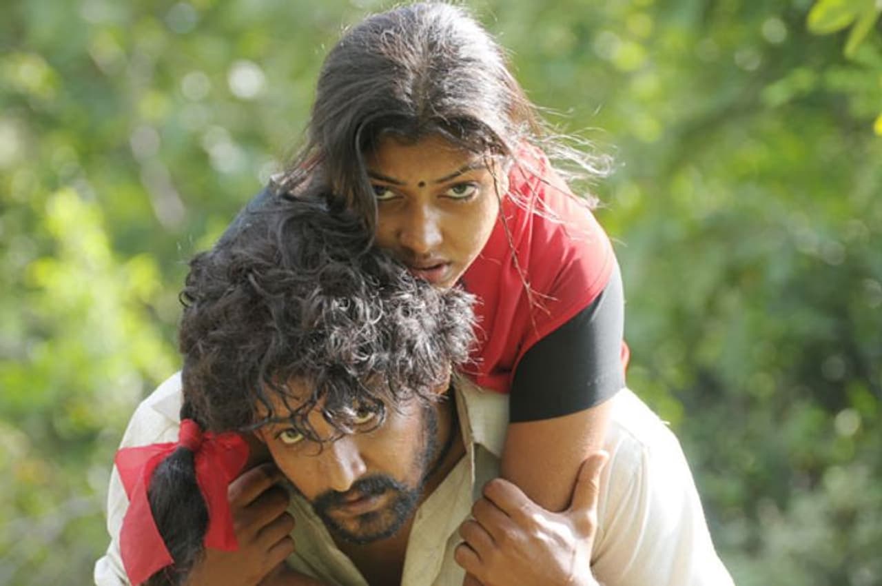 <p>இயக்குனர் பிரபு சாலமன், கதை, திரைக்கதை எழுதி, இயக்கிய திரைப்படம் 'மைனா' காதல் ஜோடிகளின் எதார்த்தமான காதலை கூறிய இந்த படம், அமலாபாலின் திரையுலக வாழ்க்கையில் மிகப்பெரிய திருப்புமுனையாக அமைந்தது. இந்நிலையில் இந்த படத்தில், அமலா பாலுக்கு முன் நடிக்க இருந்த நடிகை குறித்த தகவல் 11 வருடத்திற்கு பின் வெளியே வந்துள்ளது.</p> <p>இயக்குனர் பிரபு சாலமன், கதை, திரைக்கதை எழுதி, இயக்கிய திரைப்படம் 'மைனா' காதல் ஜோடிகளின் எதார்த்தமான காதலை கூறிய இந்த படம், அமலாபாலின் திரையுலக வாழ்க்கையில் மிகப்பெரிய திருப்புமுனையாக அமைந்தது. இந்நிலையில் இந்த படத்தில், அமலா பாலுக்கு முன் நடிக்க இருந்த நடிகை குறித்த தகவல் 11 வருடத்திற்கு பின் வெளியே வந்துள்ளது.</p>