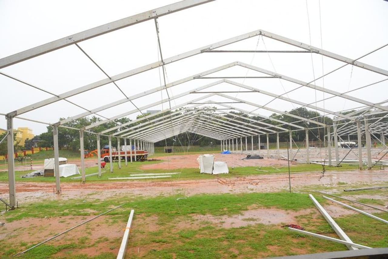 <p>പതിനഞ്ചാം നിയമസഭയില് 23 ാം മന്ത്രിസഭയാണ് കേരളത്തില് സത്യപ്രതിജ്ഞ ചെയ്ത് അധികാരമേല്ക്കുന്നത്. സത്യപ്രതിജ്ഞാ ചടങ്ങ് വെര്ച്വൽ പ്ലാറ്റ്ഫോമിൽ നടത്തി രണ്ടാം പിണറായി സര്ക്കാര് കൊവിഡ് കാലത്ത് മാതൃകയാകണമെന്ന് ഇന്ത്യൻ മെഡിക്കൽ അസോസിയേഷൻ ആവശ്യപ്പെട്ടു. </p> <p>പതിനഞ്ചാം നിയമസഭയില് 23 ാം മന്ത്രിസഭയാണ് കേരളത്തില് സത്യപ്രതിജ്ഞ ചെയ്ത് അധികാരമേല്ക്കുന്നത്. സത്യപ്രതിജ്ഞാ ചടങ്ങ് വെര്ച്വൽ പ്ലാറ്റ്ഫോമിൽ നടത്തി രണ്ടാം പിണറായി സര്ക്കാര് കൊവിഡ് കാലത്ത് മാതൃകയാകണമെന്ന് ഇന്ത്യൻ മെഡിക്കൽ അസോസിയേഷൻ ആവശ്യപ്പെട്ടു. </p>