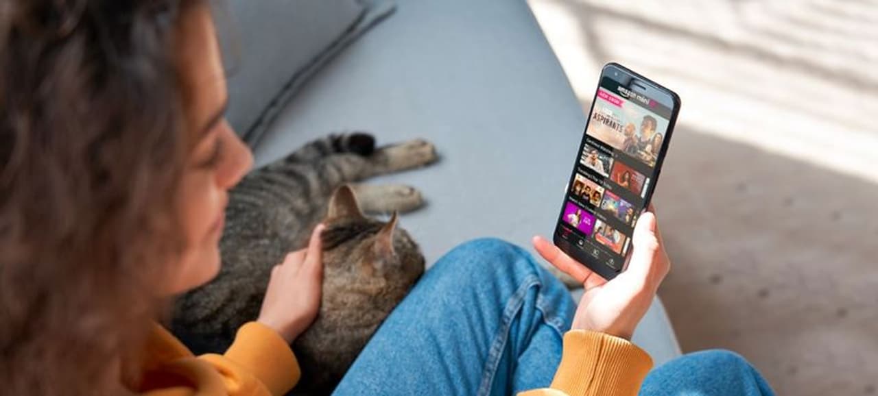 <p>ఆండ్రాయిడ్ యూజర్లు అమెజాన్ షాపింగ్ యాప్లో మాత్రమే అమెజాన్ మినీటీవీ సర్వీస్ ప్రయోజనాలను పొందగలరు. ప్రస్తుతం, అమెజాన్ మినీటీవీ ఆండ్రాయిడ్ వినియోగదారులకు ఉచితంగా అందిస్తుంది అయితే భవిష్యత్తులో పేమెంట్ ఆప్షన్ ఉంటుందా లేదా అనే దానిపై కంపెనీ ఎటువంటి సమాచారం ఇవ్వలేదు. </p> <p>ఆండ్రాయిడ్ యూజర్లు అమెజాన్ షాపింగ్ యాప్లో మాత్రమే అమెజాన్ మినీటీవీ సర్వీస్ ప్రయోజనాలను పొందగలరు. ప్రస్తుతం, అమెజాన్ మినీటీవీ ఆండ్రాయిడ్ వినియోగదారులకు ఉచితంగా అందిస్తుంది అయితే భవిష్యత్తులో పేమెంట్ ఆప్షన్ ఉంటుందా లేదా అనే దానిపై కంపెనీ ఎటువంటి సమాచారం ఇవ్వలేదు. </p>