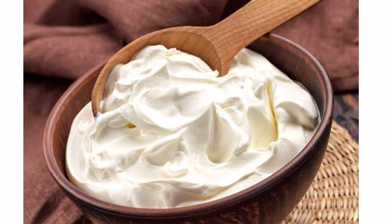 <p>കുട്ടികളുടെ വളർച്ചയ്ക്ക് അനിവാര്യമായ ധാരാളം പ്രോട്ടീനുകൾ തൈരിൽ അടങ്ങിയിട്ടുണ്ട്. എട്ടുമാസം മുതൽ കുട്ടികൾക്ക് തൈര് നൽകാവുന്നതാണ്. </p> <p>കുട്ടികളുടെ വളർച്ചയ്ക്ക് അനിവാര്യമായ ധാരാളം പ്രോട്ടീനുകൾ തൈരിൽ അടങ്ങിയിട്ടുണ്ട്. എട്ടുമാസം മുതൽ കുട്ടികൾക്ക് തൈര് നൽകാവുന്നതാണ്. </p>