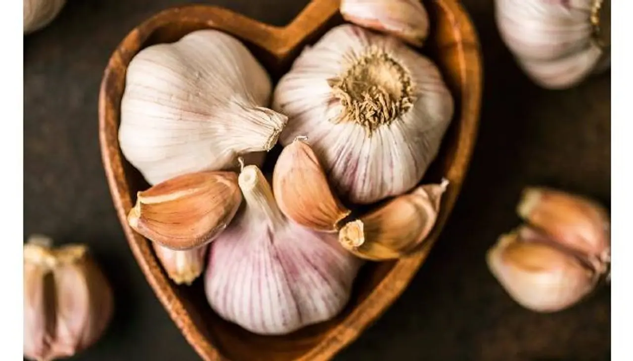 <p>Garlic is extensively used in Indian cooking and is an excellent food for runners. Benefits of garlic include keeping your heart healthy, reducing cholesterol and fighting colds. Allicin, the element that provides garlic its pungent aroma, helps relax blood vessels, make blood flow more efficiently, and lower blood pressure.</p>
