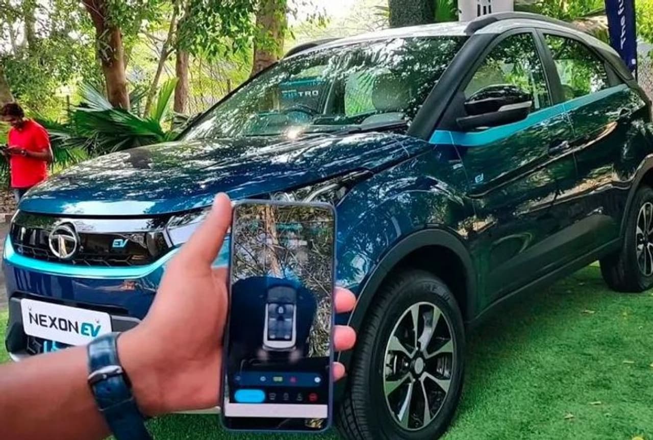 <p>అలాగే గత నెలలో నెక్సాన్ ఇ.వి &nbsp;500 పైగా యూనిట్లను విక్రయించడంలో కంపెనీ విజయవంతమైంది. అలాగే ఒక్క నెలలోనే ఎలక్ట్రిక్ కార్ల విభాగంలో మొత్తం 749 యూనిట్లు అమ్ముడయ్యాయని తెలిపింది. ఇందులో టాటా నెక్సాన్ ఈ‌వికి &nbsp;మార్కెట్లో పెద్ద వాటా ఉంది. &nbsp;<br />&nbsp;</p>