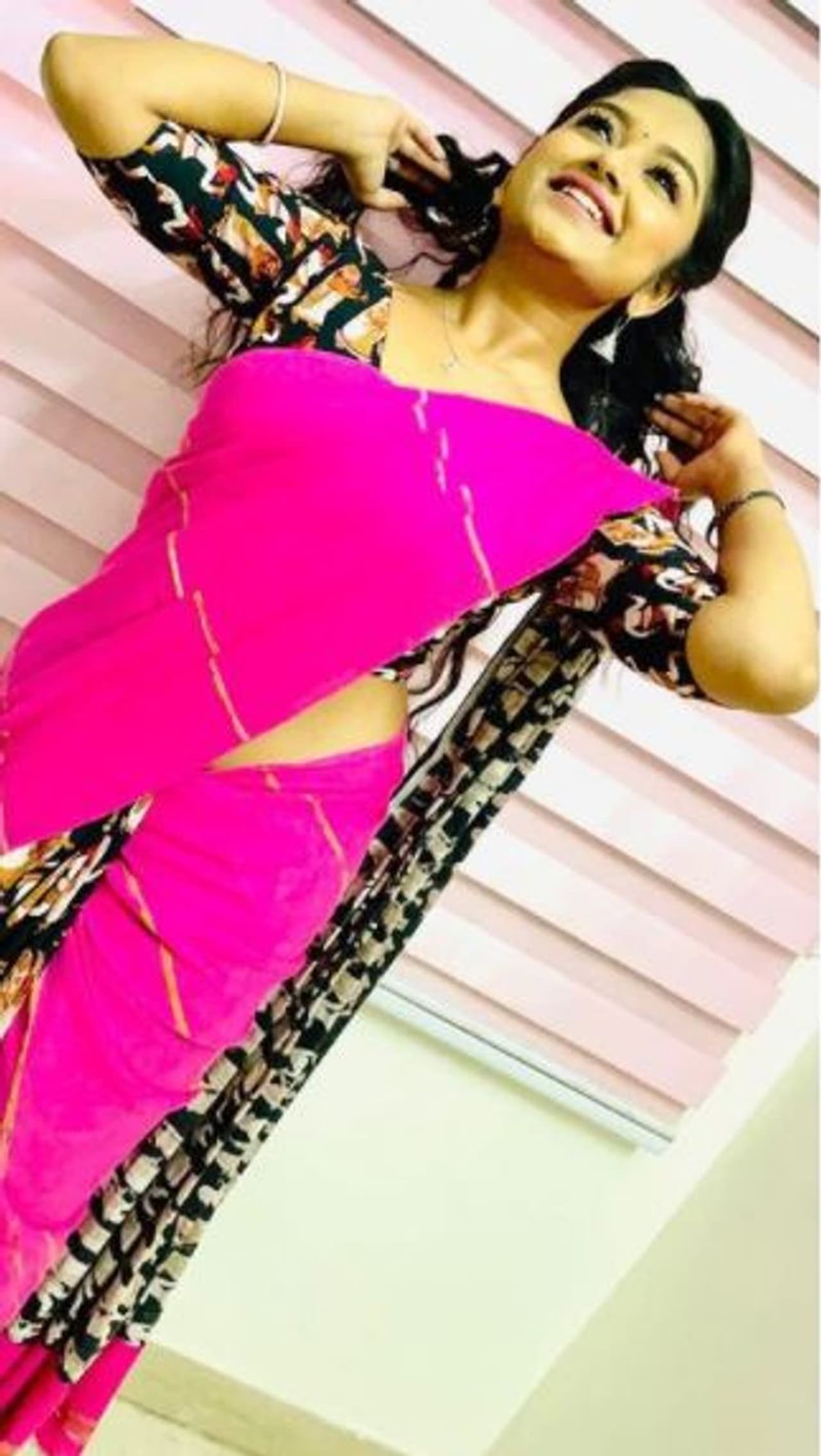 <p>பிங்க் நிற சேலையில் பளீச் அழகு </p> <p>பிங்க் நிற சேலையில் பளீச் அழகு </p>