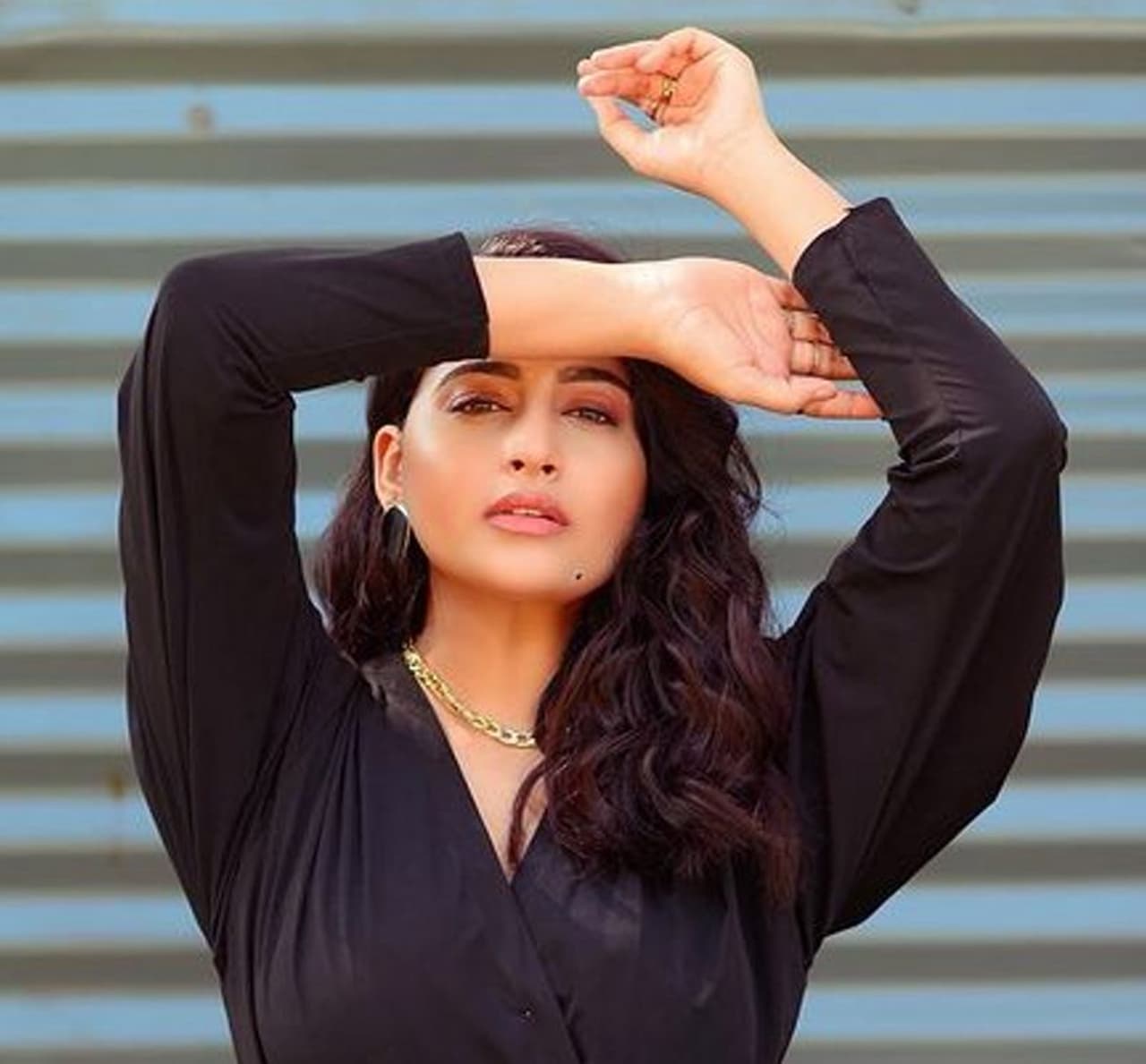 <p><strong>ಗುರುಶಿಷ್ಯರು ಚಿತ್ರದಲ್ಲಿ ನಿಮ್ಮ ಪಾತ್ರ ಹೇಗಿದೆ?: </strong>ತುಂಬಾ ಚೆನ್ನಾಗಿದೆ. ಇದುವರೆಗೂ ನಾನು ಹಳ್ಳಿ ಹುಡುಗಿ ಪಾತ್ರದಲ್ಲಿ ಕಾಣಿಸಿಕೊಂಡಿಲ್ಲ. ಮೊದಲ ಬಾರಿಗೆ ಇಂಥ ಪಾತ್ರ ಮಾಡುತ್ತಿದ್ದೇನೆ.</p> <p><strong>ಗುರುಶಿಷ್ಯರು ಚಿತ್ರದಲ್ಲಿ ನಿಮ್ಮ ಪಾತ್ರ ಹೇಗಿದೆ?: </strong>ತುಂಬಾ ಚೆನ್ನಾಗಿದೆ. ಇದುವರೆಗೂ ನಾನು ಹಳ್ಳಿ ಹುಡುಗಿ ಪಾತ್ರದಲ್ಲಿ ಕಾಣಿಸಿಕೊಂಡಿಲ್ಲ. ಮೊದಲ ಬಾರಿಗೆ ಇಂಥ ಪಾತ್ರ ಮಾಡುತ್ತಿದ್ದೇನೆ.</p>