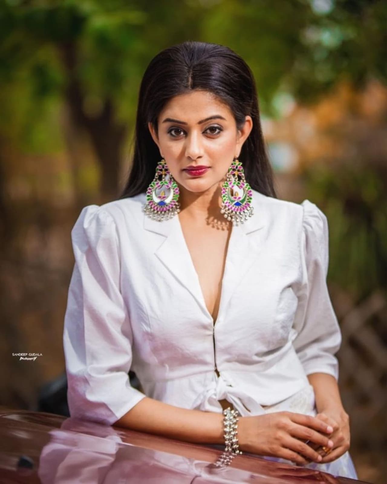 జాతీయ ఉత్తమ నటి అవార్డు సొంతం చేసుకున్న ప్రియమణి దర్శక నిర్మాతల ఫస్ట్ ఛాయిస్ గా మారారు. సినిమాలో కీలమైన పాత్రల కోసం ఆమెనే సంప్రదిస్తున్నారు. ఇక సీనియర్ హీరోల పక్కన హీరోయిన్ అంటే ప్రియమణినే మంచి జోడిగా భావిస్తున్నారు.