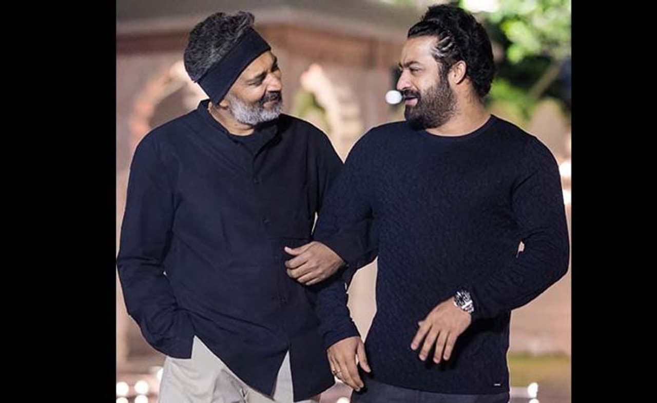 హీరోగా ఎన్టీఆర్ మొదటి చిత్రం నిన్ను చూడాలని. రొమాంటిక్ ఎంటర్టైనర్ గా విడుదలైన ఈ చిత్రం ఆశించిన ఫలితం ఇవ్వలేదు. 2001లో ఆ సినిమా విడుదలయ్యే నాటికి ఎన్టీఆర్ కి టీనేజ్ కూడా పూర్తి కాలేదు. హీరోగా ఎన్టీఆర్ మొదటి చిత్రం నిన్ను చూడాలని. రొమాంటిక్ ఎంటర్టైనర్ గా విడుదలైన ఈ చిత్రం ఆశించిన ఫలితం ఇవ్వలేదు. 2001లో ఆ సినిమా విడుదలయ్యే నాటికి ఎన్టీఆర్ కి టీనేజ్ కూడా పూర్తి కాలేదు.