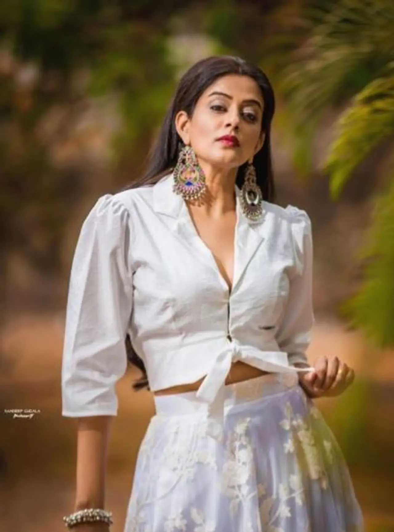 <p>வெள்ளை நிற உடையில் ஏஞ்சல் போல் மின்னும் பிரியாமணி </p> <p>வெள்ளை நிற உடையில் ஏஞ்சல் போல் மின்னும் பிரியாமணி </p>