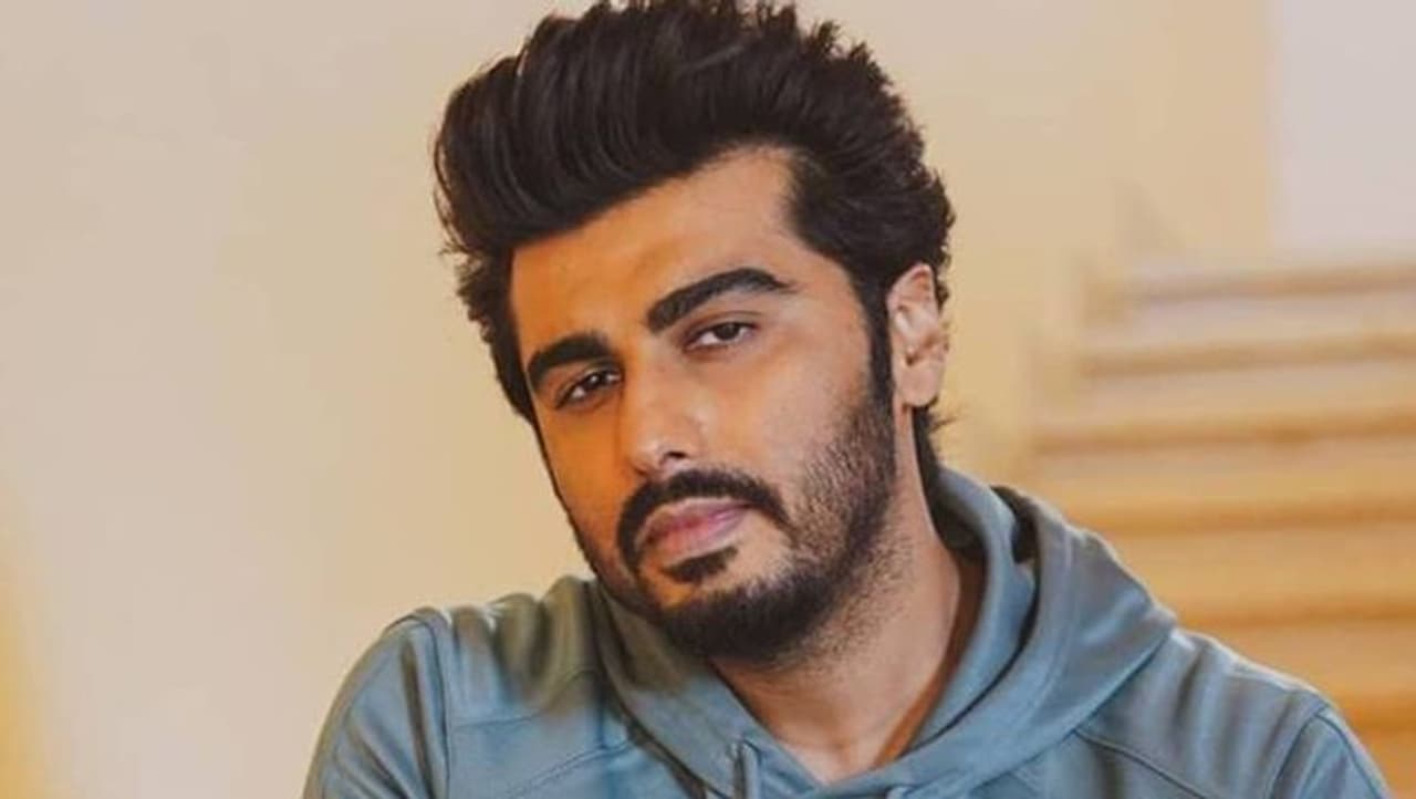 <p>ನಟ ಅರ್ಜುನ್ ಕಪೂರ್ ತಮ್ಮ ತಂದೆ, ನಿರ್ಮಾಪಕ ಬೋನಿ ಕಪೂರ್ ಅವರ ಬಗ್ಗೆ ಯಾವುದೇ ಕೆಟ್ಟ ಭಾವನೆ ಹೊಂದಿಲ್ಲ ಎಂದು ಹೇಳಿದ್ದಾರೆ.</p> <p>ನಟ ಅರ್ಜುನ್ ಕಪೂರ್ ತಮ್ಮ ತಂದೆ, ನಿರ್ಮಾಪಕ ಬೋನಿ ಕಪೂರ್ ಅವರ ಬಗ್ಗೆ ಯಾವುದೇ ಕೆಟ್ಟ ಭಾವನೆ ಹೊಂದಿಲ್ಲ ಎಂದು ಹೇಳಿದ್ದಾರೆ.</p>