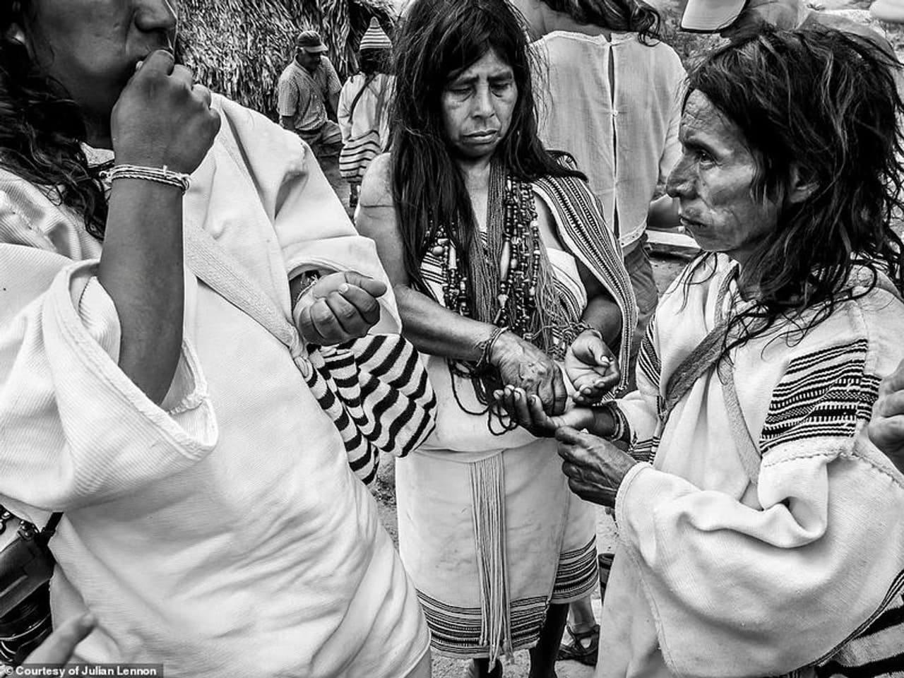 <p>ഇന്നും ബാഹ്യലോകവുമായി വലിയ ബന്ധം പുലര്ത്താതെ ജീവിക്കുന്ന കോഗികളുടെ ജീവിതത്തിലേക്ക് ഒരു കടന്നുചെല്ലലാണ് ലെനനന് കറുപ്പിലും വെളുപ്പിലും പകര്ത്തിയ ചിത്രങ്ങള്.</p> <p>ഇന്നും ബാഹ്യലോകവുമായി വലിയ ബന്ധം പുലര്ത്താതെ ജീവിക്കുന്ന കോഗികളുടെ ജീവിതത്തിലേക്ക് ഒരു കടന്നുചെല്ലലാണ് ലെനനന് കറുപ്പിലും വെളുപ്പിലും പകര്ത്തിയ ചിത്രങ്ങള്.</p>