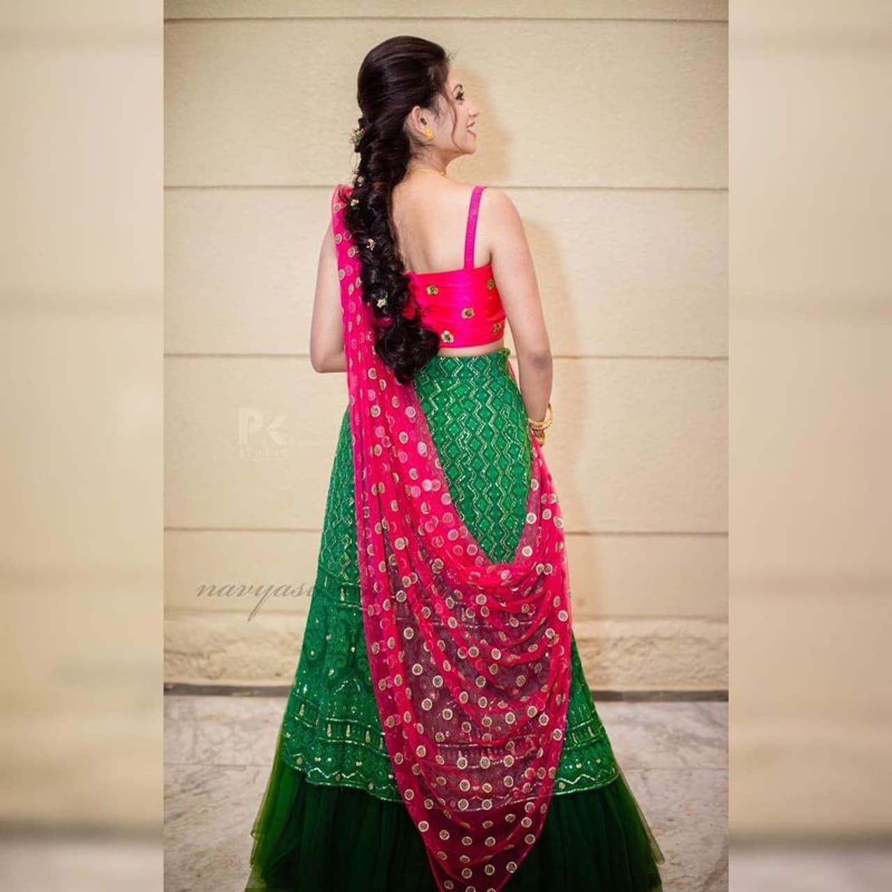 కర్ణాటకలోని మైసూరుకు చెందిన నవ్యస్వామి `నా పేరు మీనాక్షి` సీరియల్తో సూపర్ పాపులర్ అయ్యింది. తెలుగు సీరియల్స్ లో తనదైన డైలాగులు, అందం,అభినయంతో ఆకట్టుకుంటుంది. కర్ణాటకలోని మైసూరుకు చెందిన నవ్యస్వామి `నా పేరు మీనాక్షి` సీరియల్తో సూపర్ పాపులర్ అయ్యింది. తెలుగు సీరియల్స్ లో తనదైన డైలాగులు, అందం,అభినయంతో ఆకట్టుకుంటుంది.