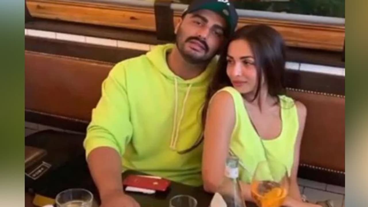 <p>ತನ್ನ ಗೆಳತಿ, ನಟಿ ಮಲೈಕಾ ಅರೋರಾ ತನ್ನನ್ನು &nbsp;ಚೆನ್ನಾಗಿ ಬಲ್ಲರು ಎಂದು ಅರ್ಜುನ್ ಕಪೂರ್ ಹೇಳಿದ್ದಾರೆ.</p>