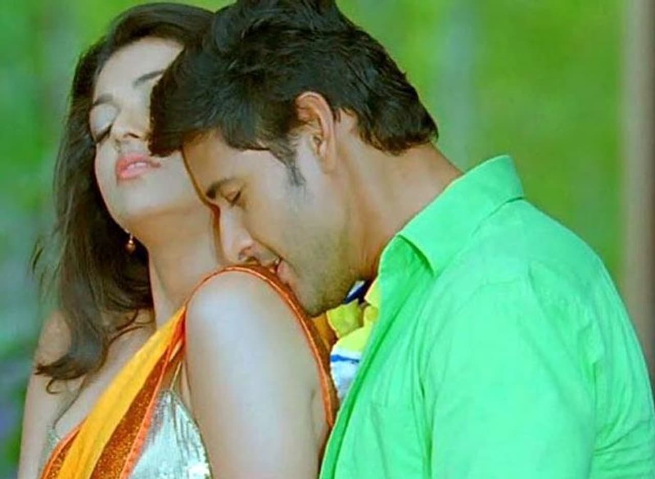 <p>ಕಾಜಲ್ ಅಗರ್ವಾಲ್ ಮತ್ತು ಮಹೇಶ್ ಬಾಬು ಅವರ ಬಿಸಿನೆಸ್ಮ್ಯಾನ್ ಸಿನಿಮಾದ ಚುಂಬನ ದೃಶ್ಯ ವೈರಲ್ ಆಗಿದೆ. </p> <p>ಕಾಜಲ್ ಅಗರ್ವಾಲ್ ಮತ್ತು ಮಹೇಶ್ ಬಾಬು ಅವರ ಬಿಸಿನೆಸ್ಮ್ಯಾನ್ ಸಿನಿಮಾದ ಚುಂಬನ ದೃಶ್ಯ ವೈರಲ್ ಆಗಿದೆ. </p>